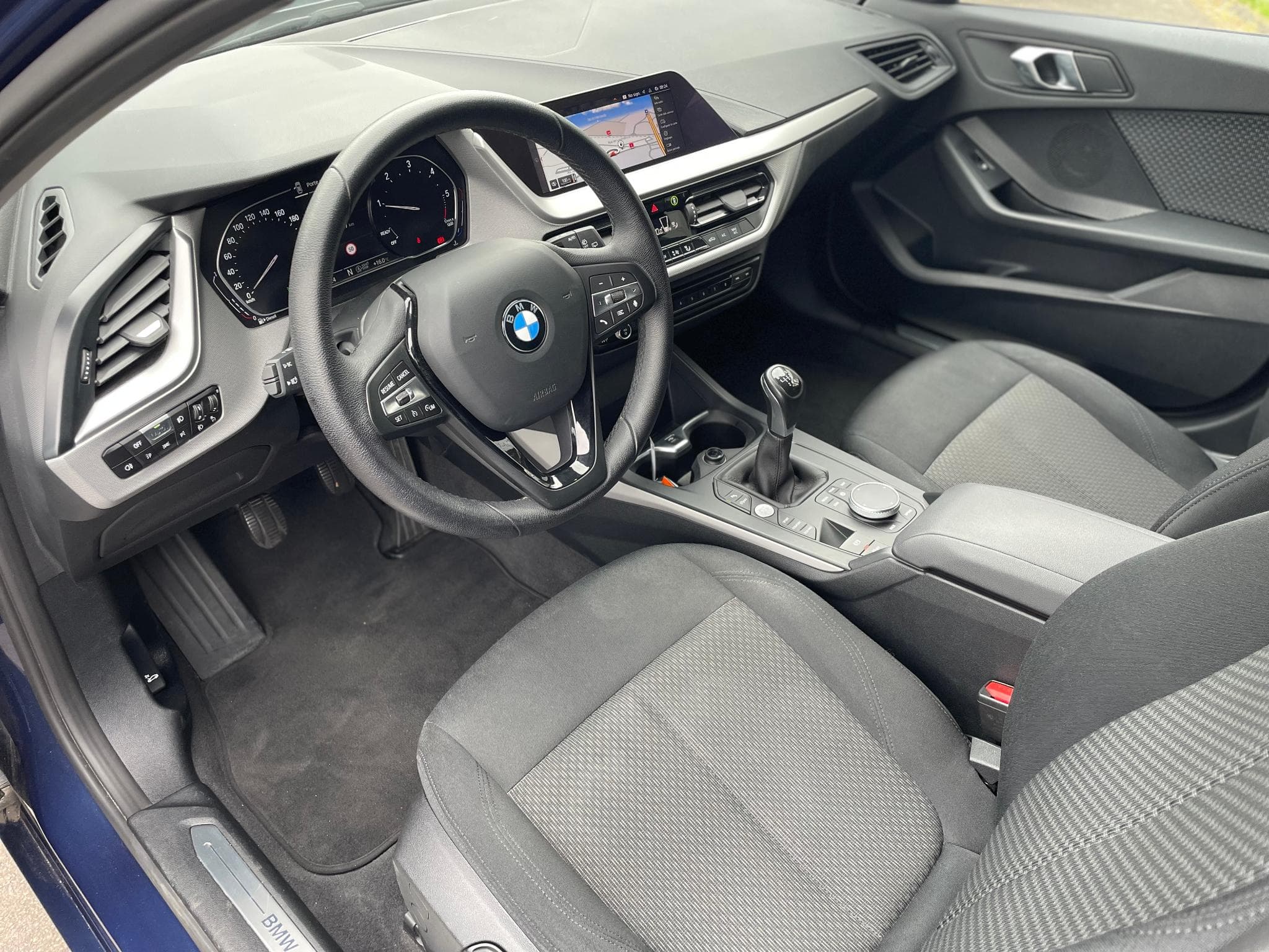 BMW 116 D Advantage (2021) - Photo 6