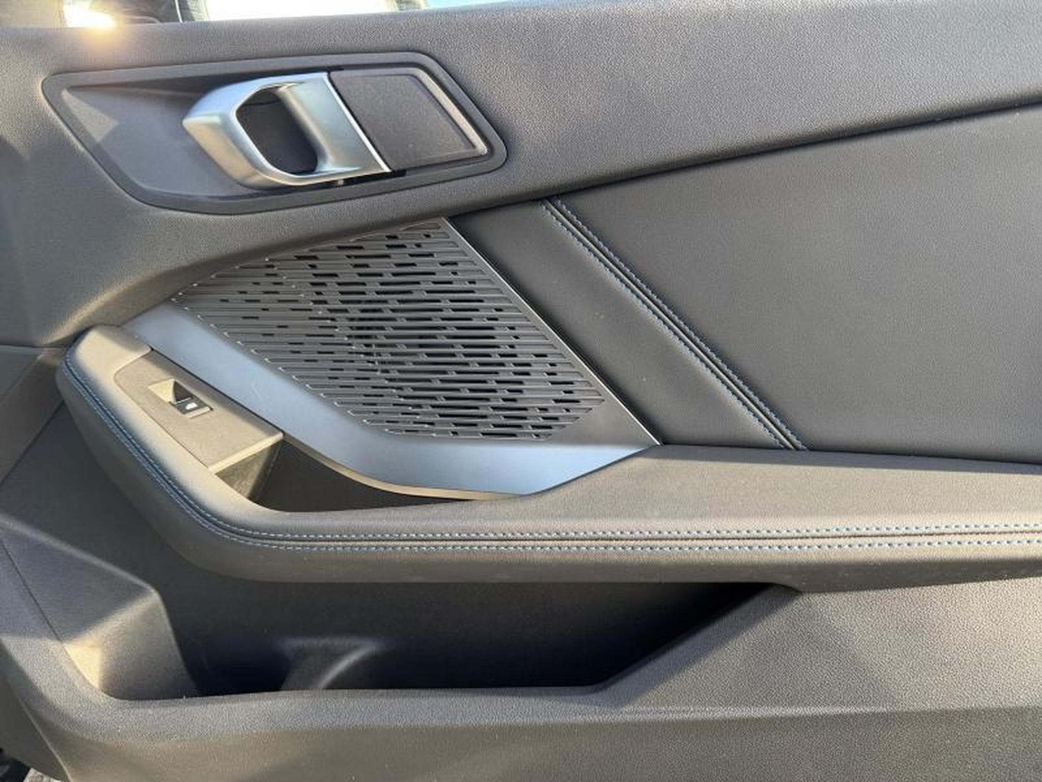 BMW 120 I Pack M / Panoramique / Essence (2025) - Photo 19