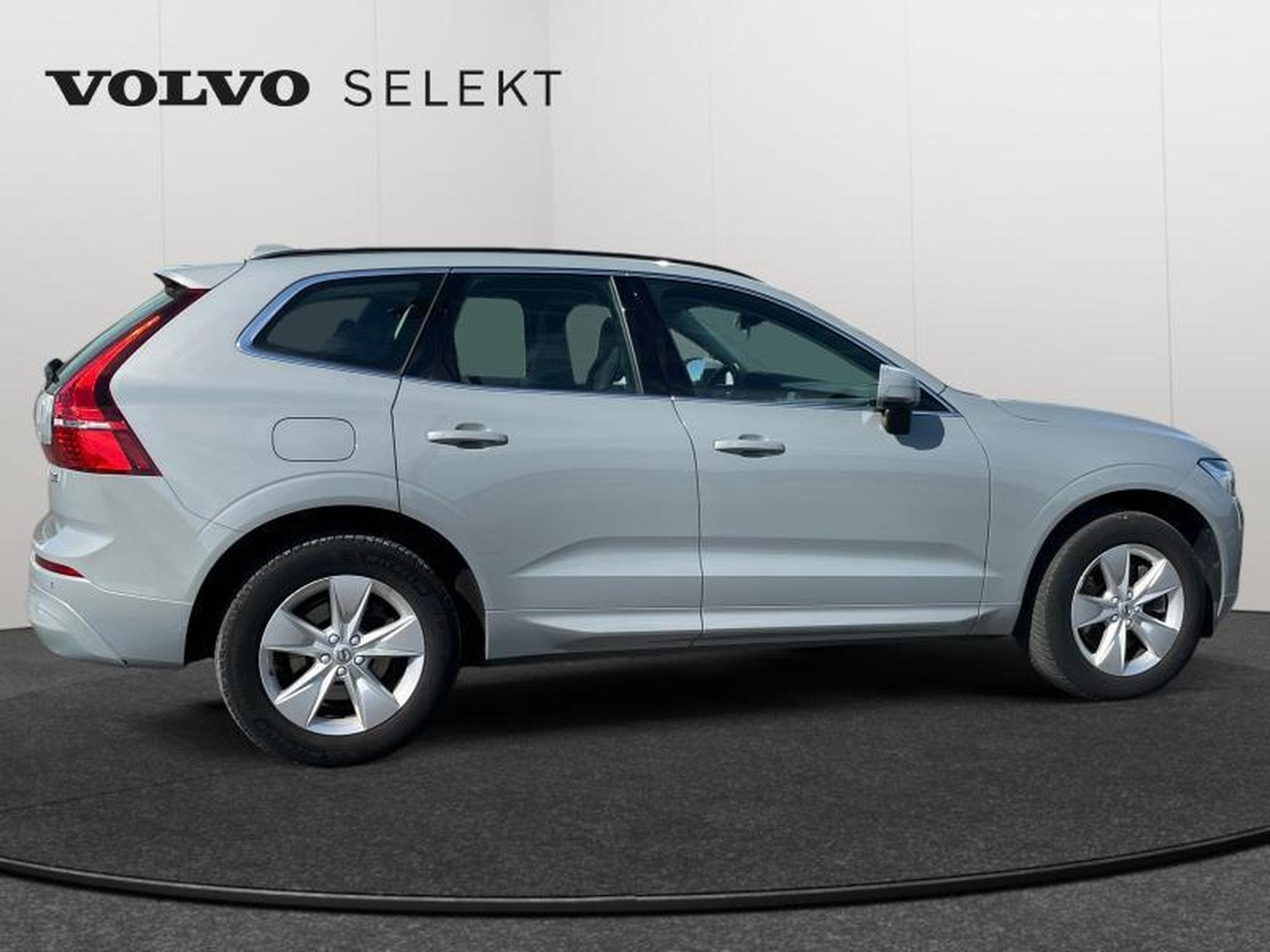 Volvo XC60 B4 Core / Diesel (2023) - Foto 7