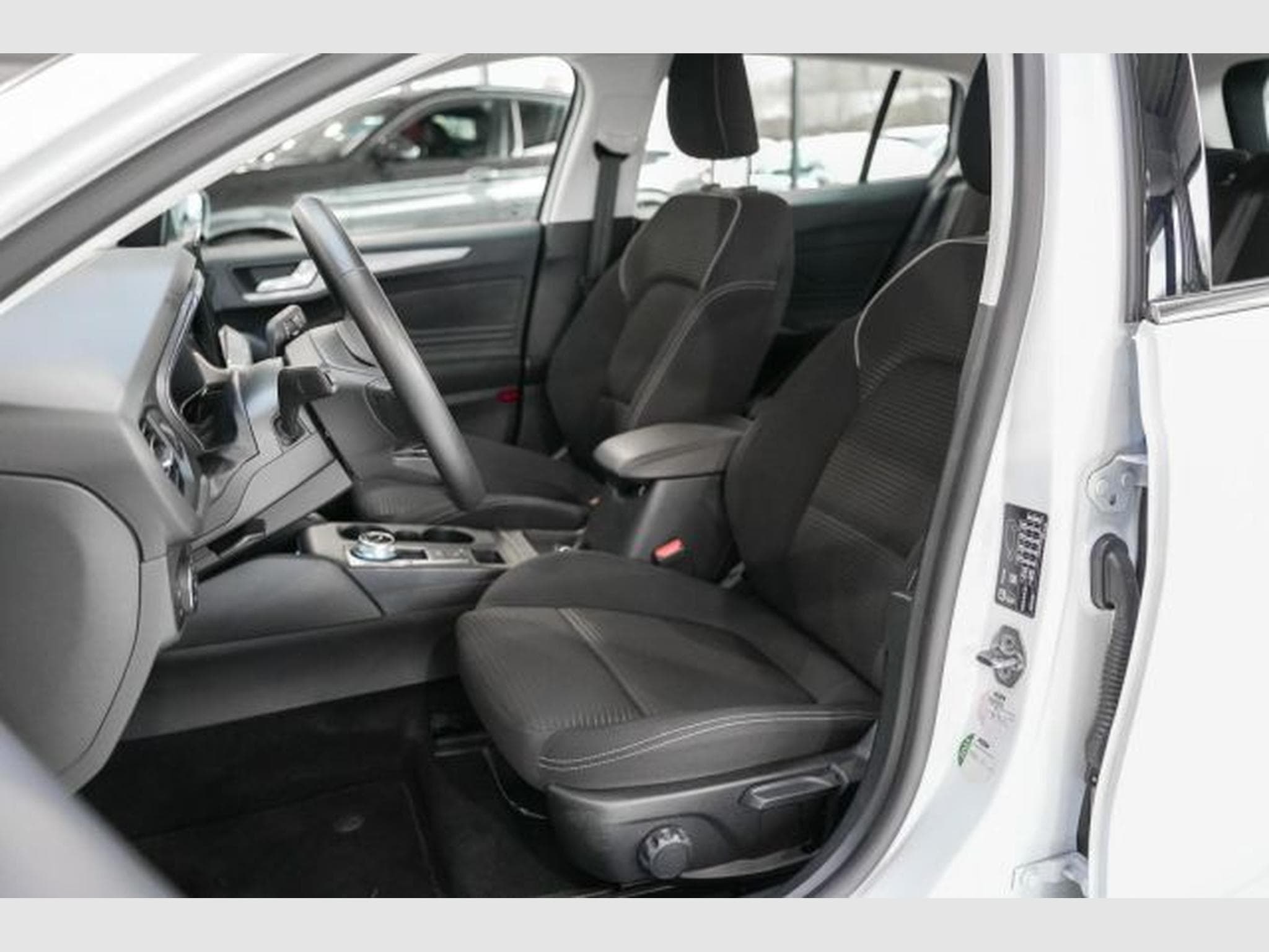 Ford Focus Focus Turnier 1.5 D 8G-Aut Titanium NAVI LED RFK (2023) - Photo 11