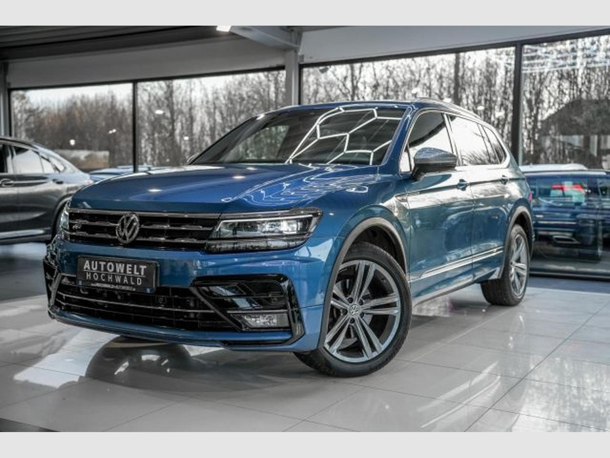 VW Tiguan Tiguan Allspace 2.0 TDI DSG Highl. R-Line 4M AHK (2021) - Photo 2