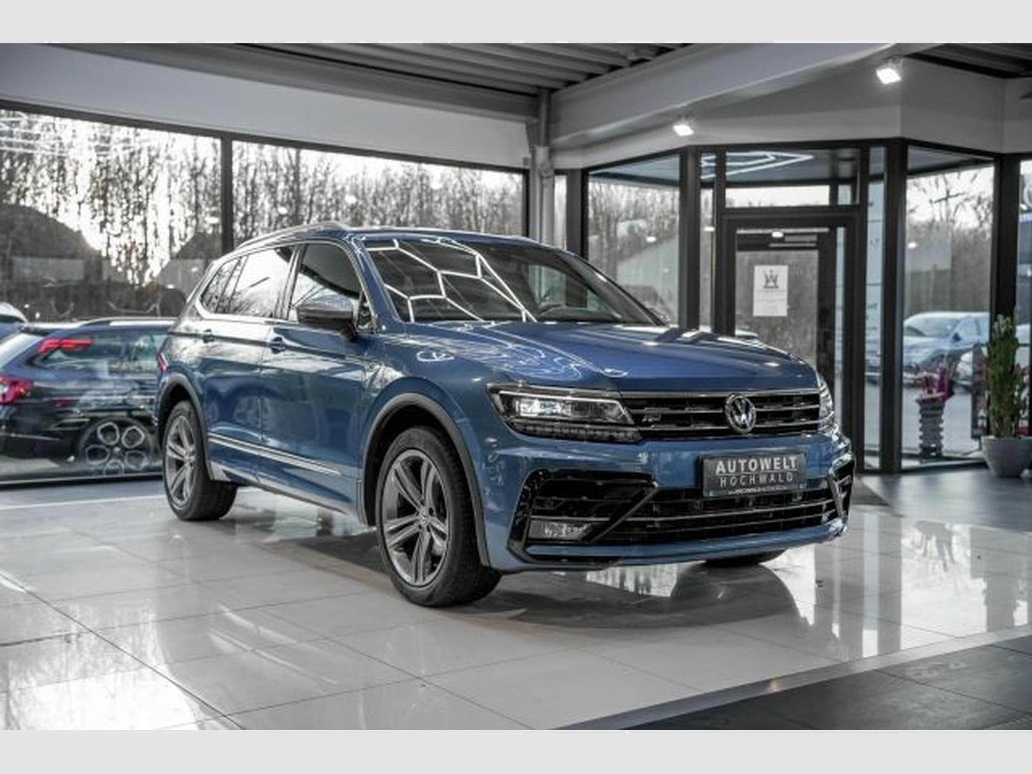 VW Tiguan Tiguan Allspace 2.0 TDI DSG Highl. R-Line 4M AHK (2021) - Photo 4