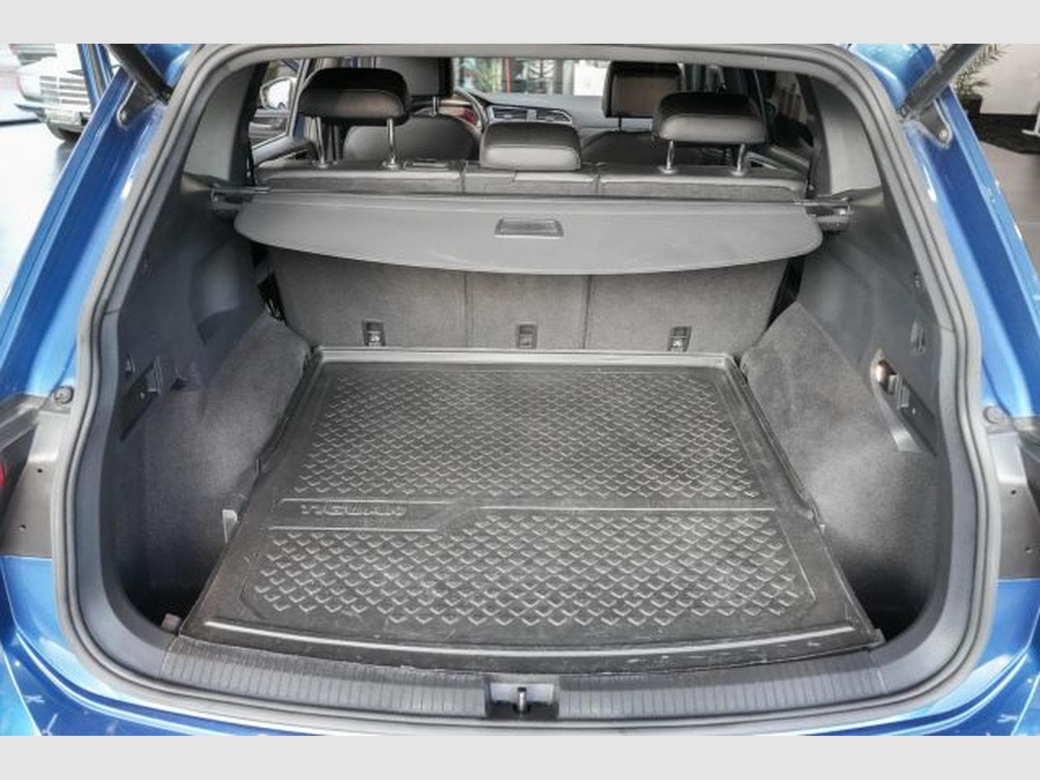 VW Tiguan Tiguan Allspace 2.0 TDI DSG Highl. R-Line 4M AHK (2021) - Photo 8