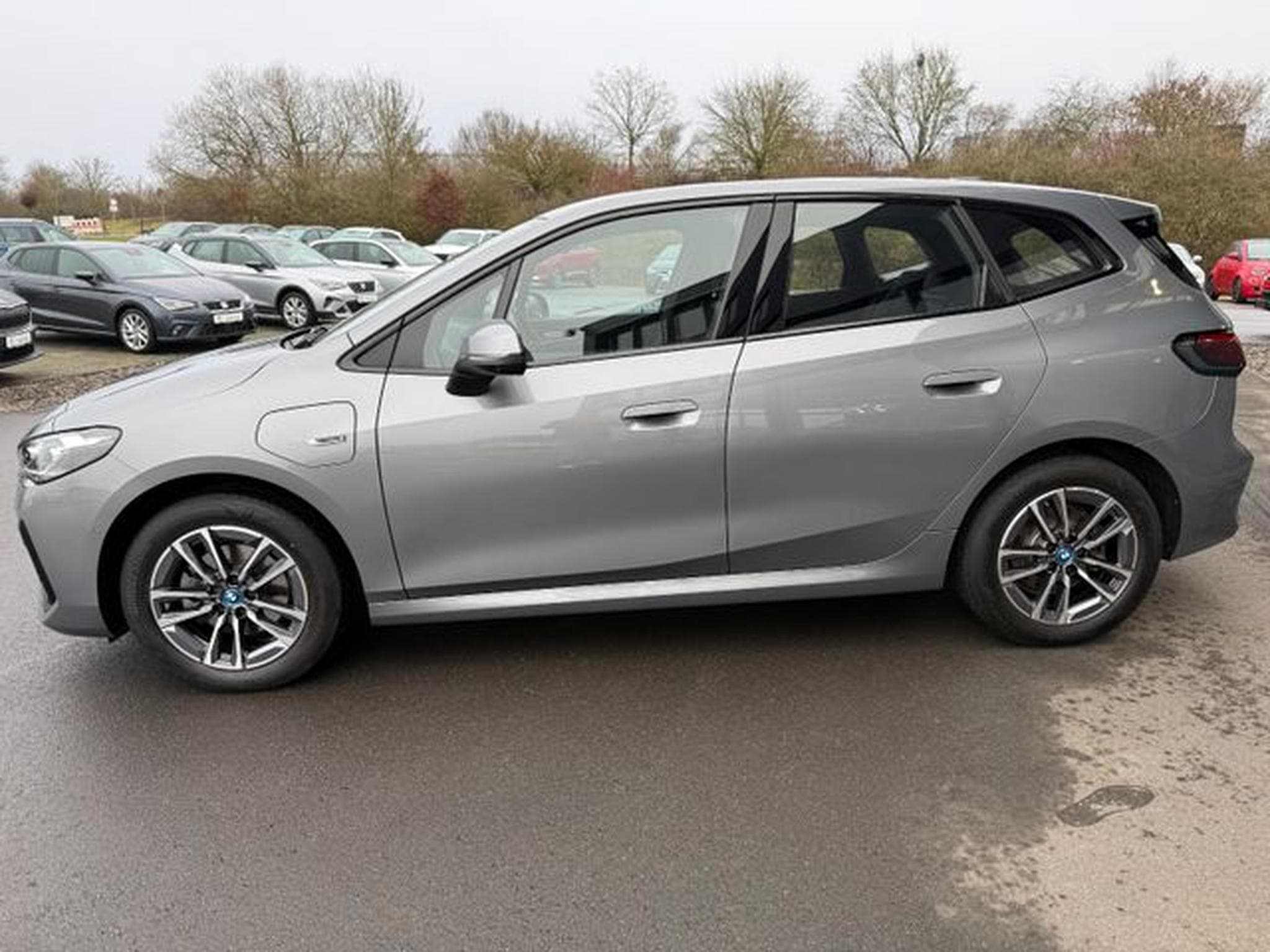 BMW 225 225e ActiveTourer xDrive M Sport PlugIn HUD H&amp;K (2023) - Foto 8