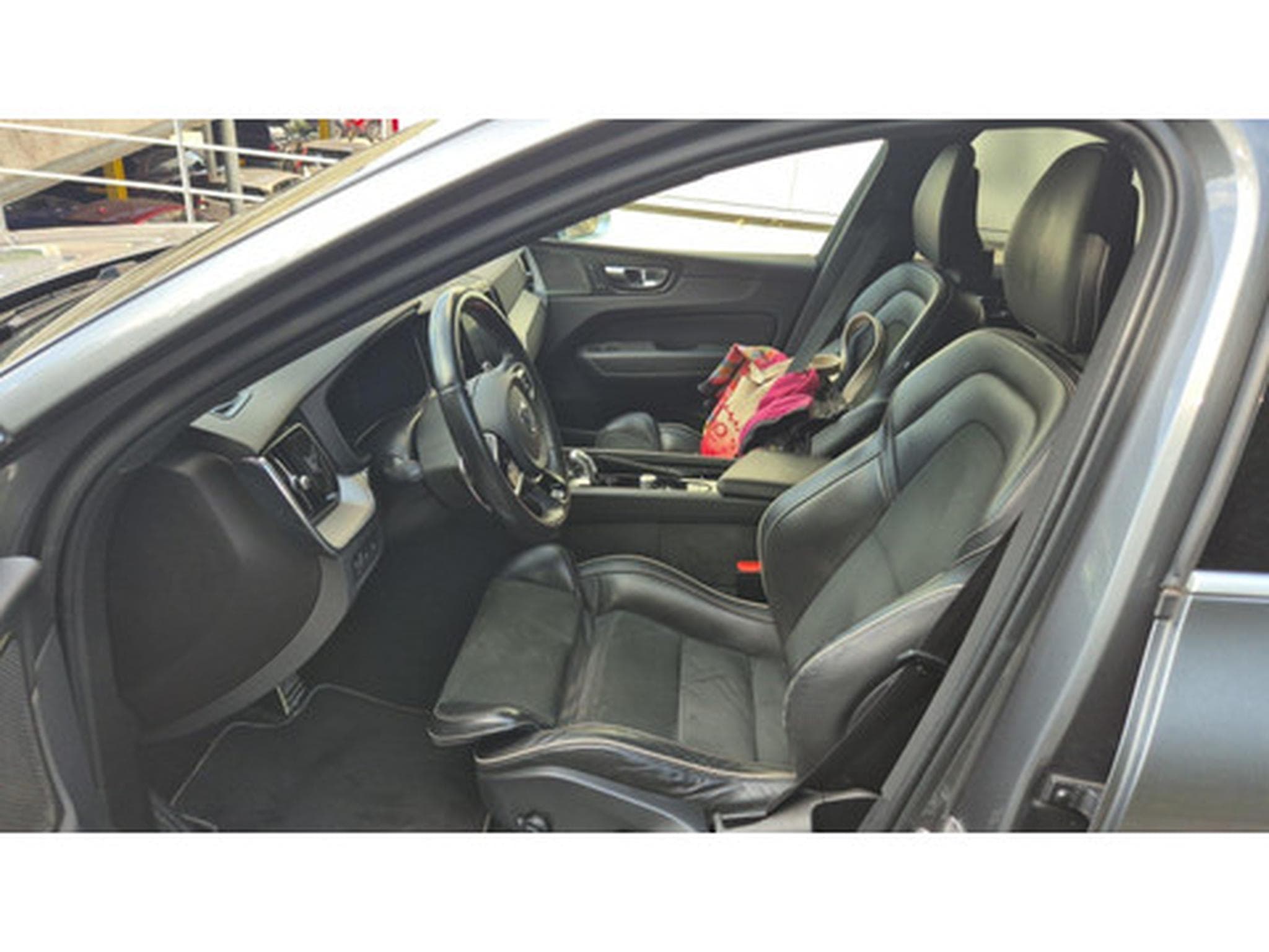 Volvo XC60 T5 Geartronic R-Design (2026) - Foto 8