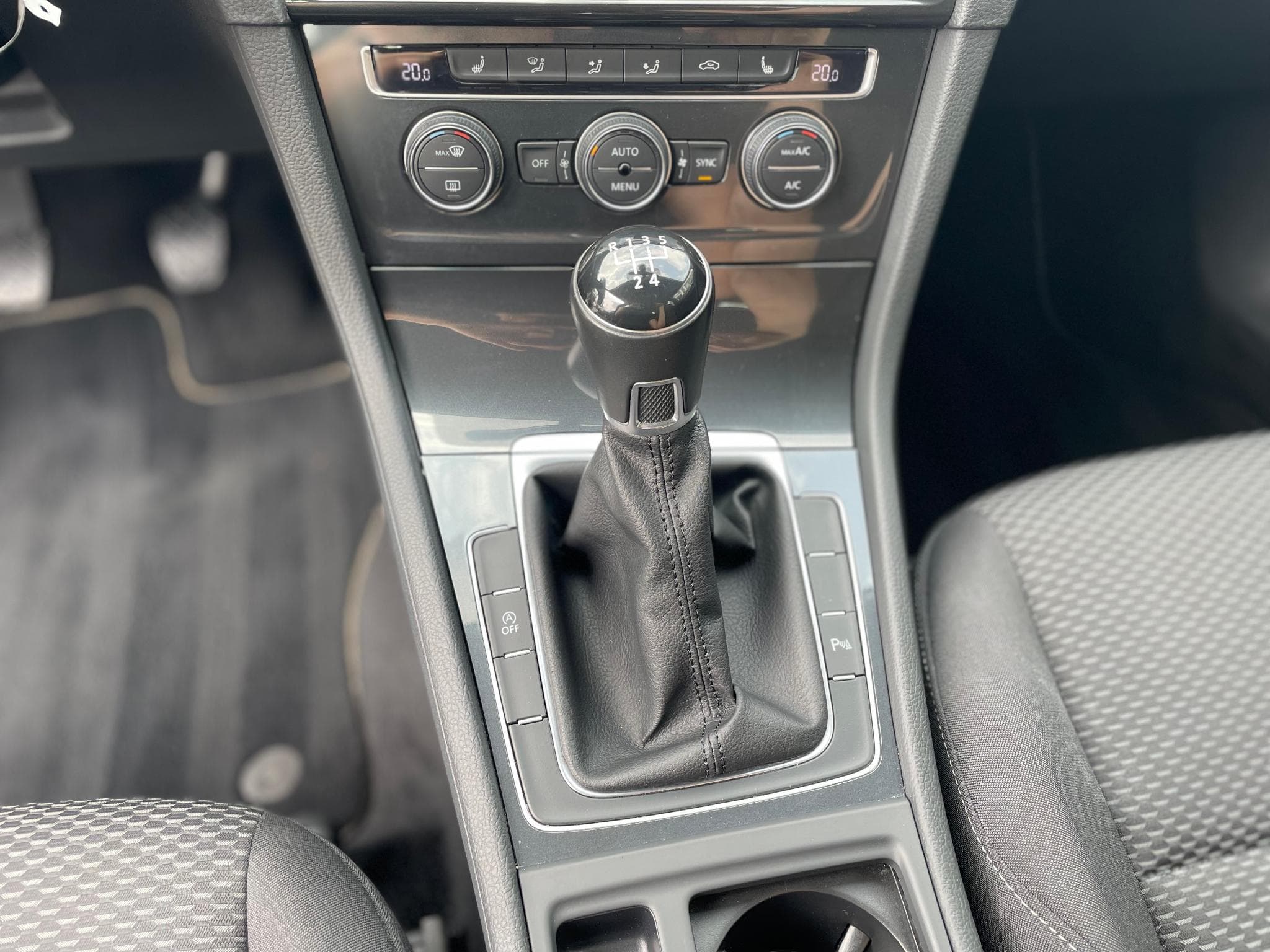 VW Golf 7 1.6 Tdi 115 Variant (2020) - Photo 8