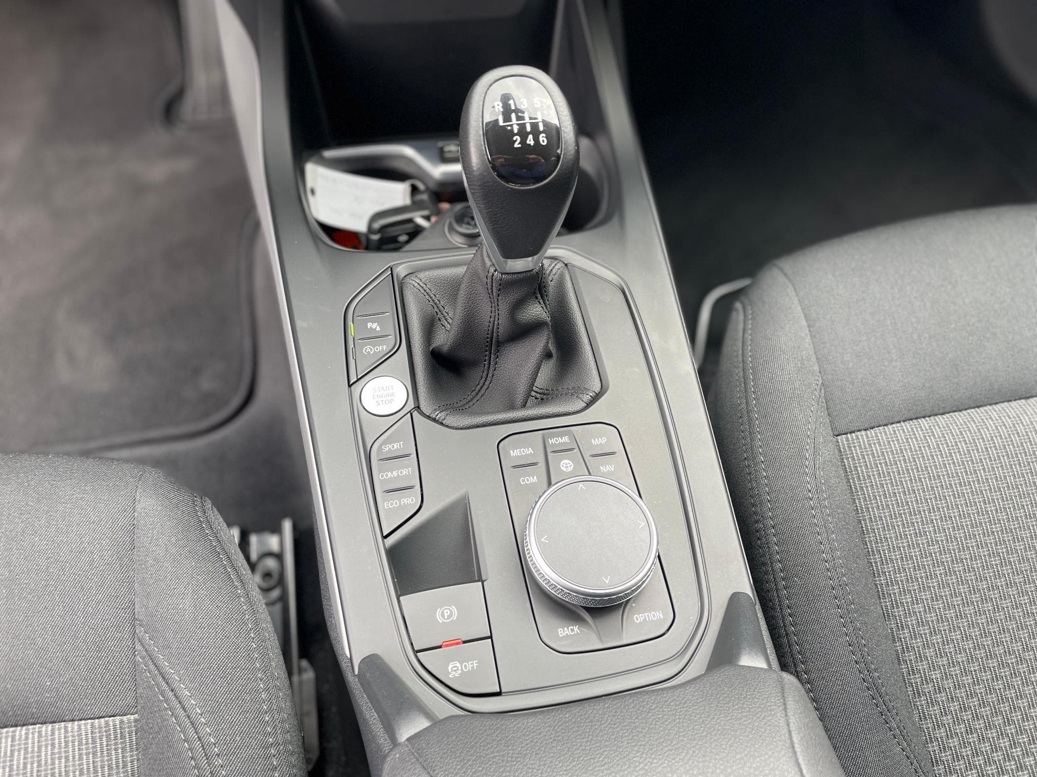 BMW 118 D Advantage (2020) - Photo 10