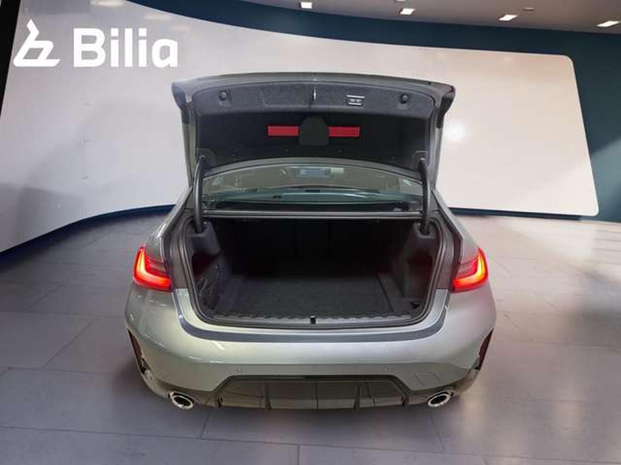 BMW 320 i Head-Up DAB LED (2024) - Photo 11