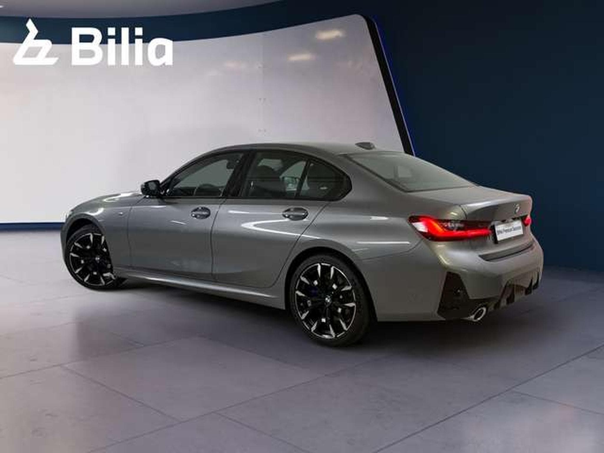 BMW 320 i Head-Up DAB LED (2024) - Photo 2