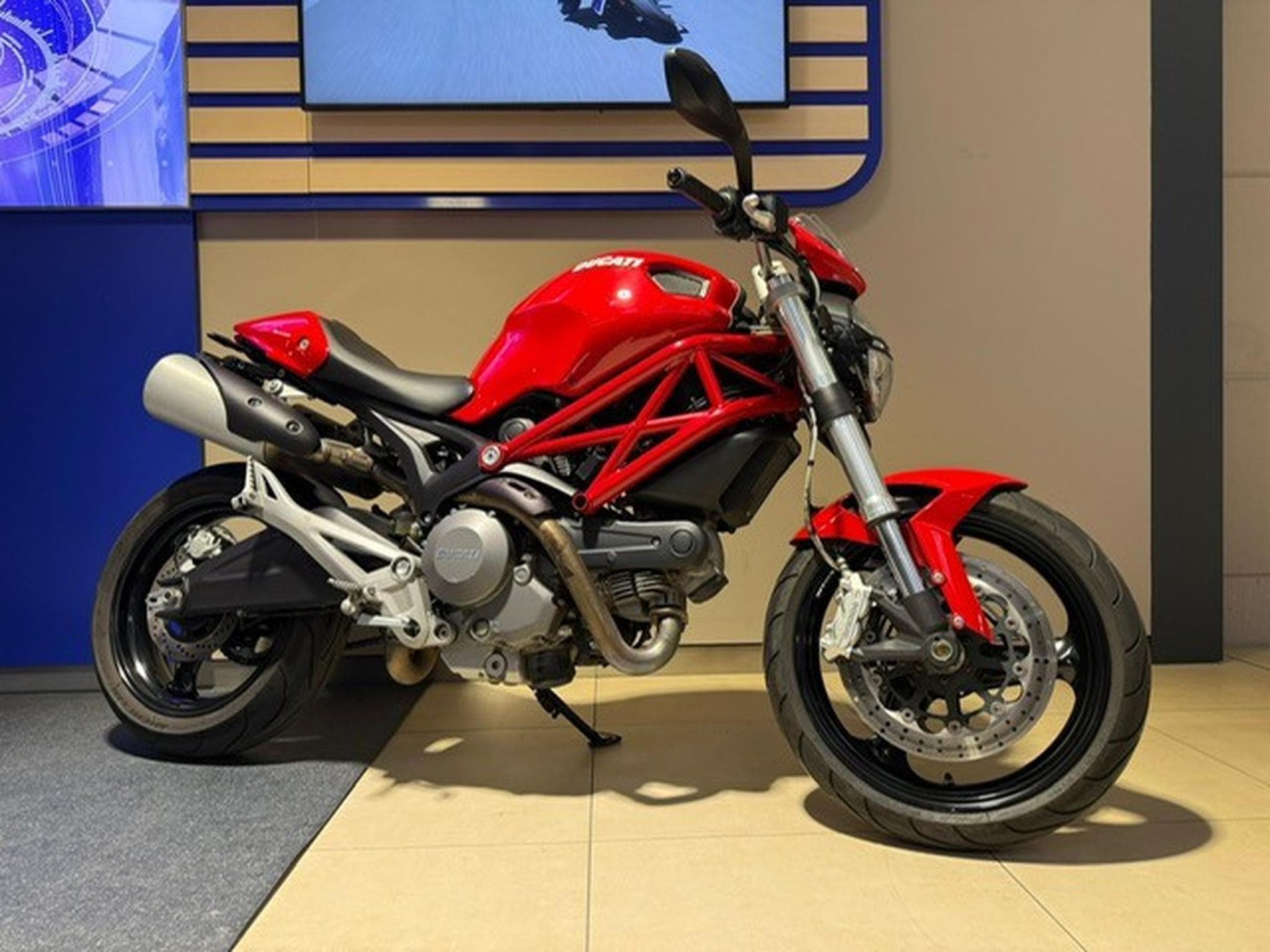 Ducati Monster 696 (2014) - Foto 10