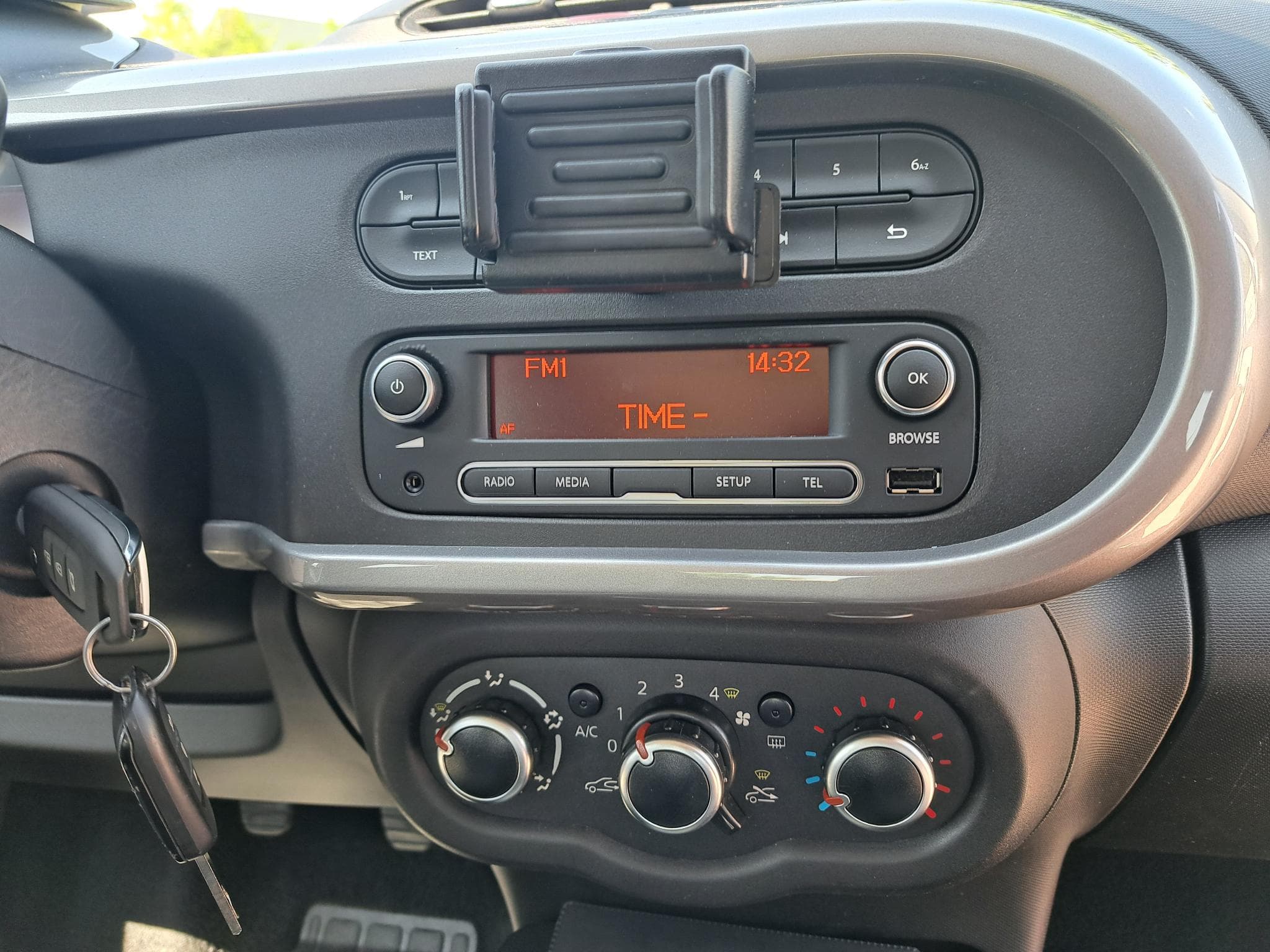 Renault Twingo 1.0 TCE 70CV LIMITED (2018) - Foto 10