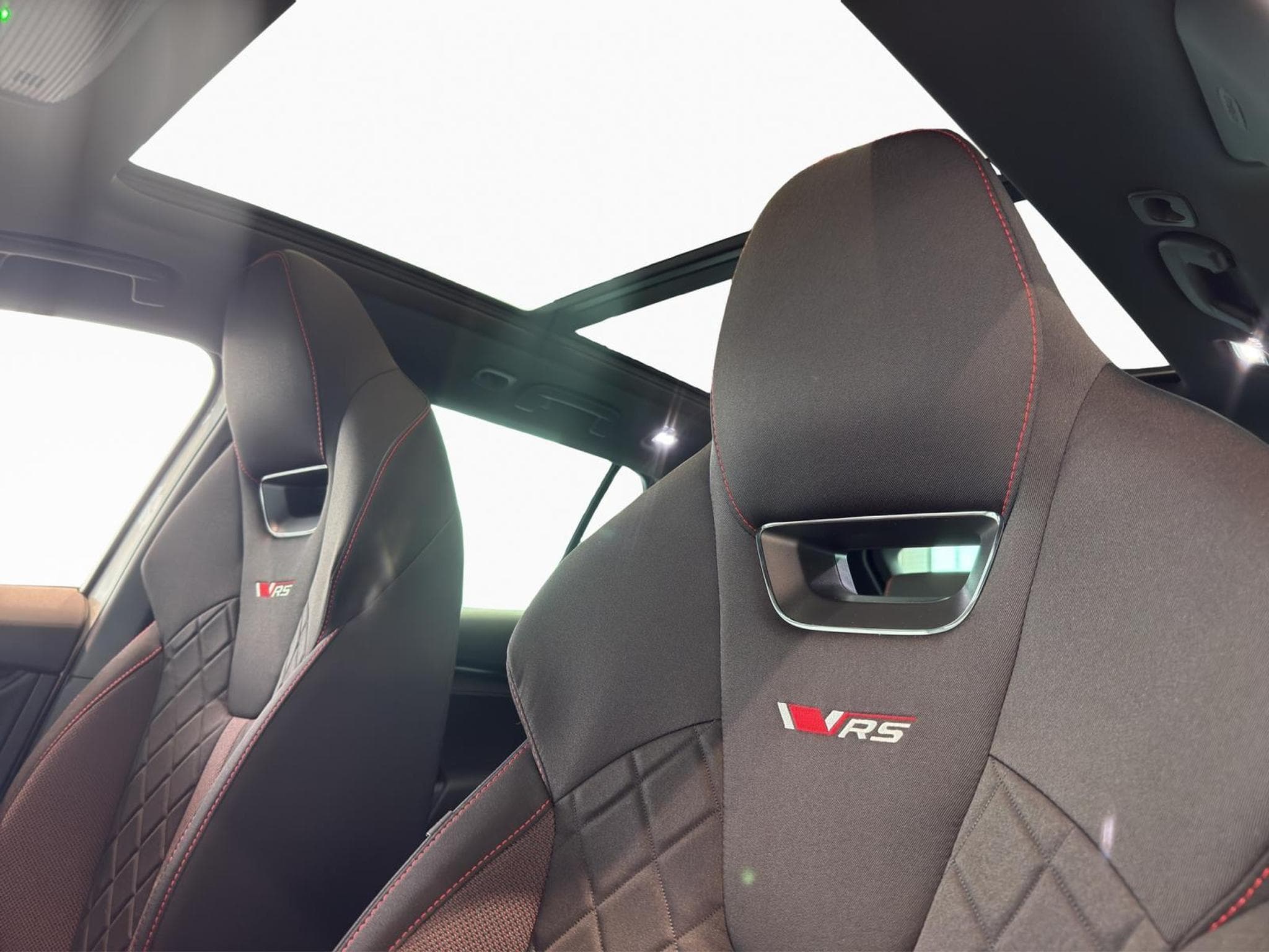 Skoda Octavia RS (2025) - Photo 15