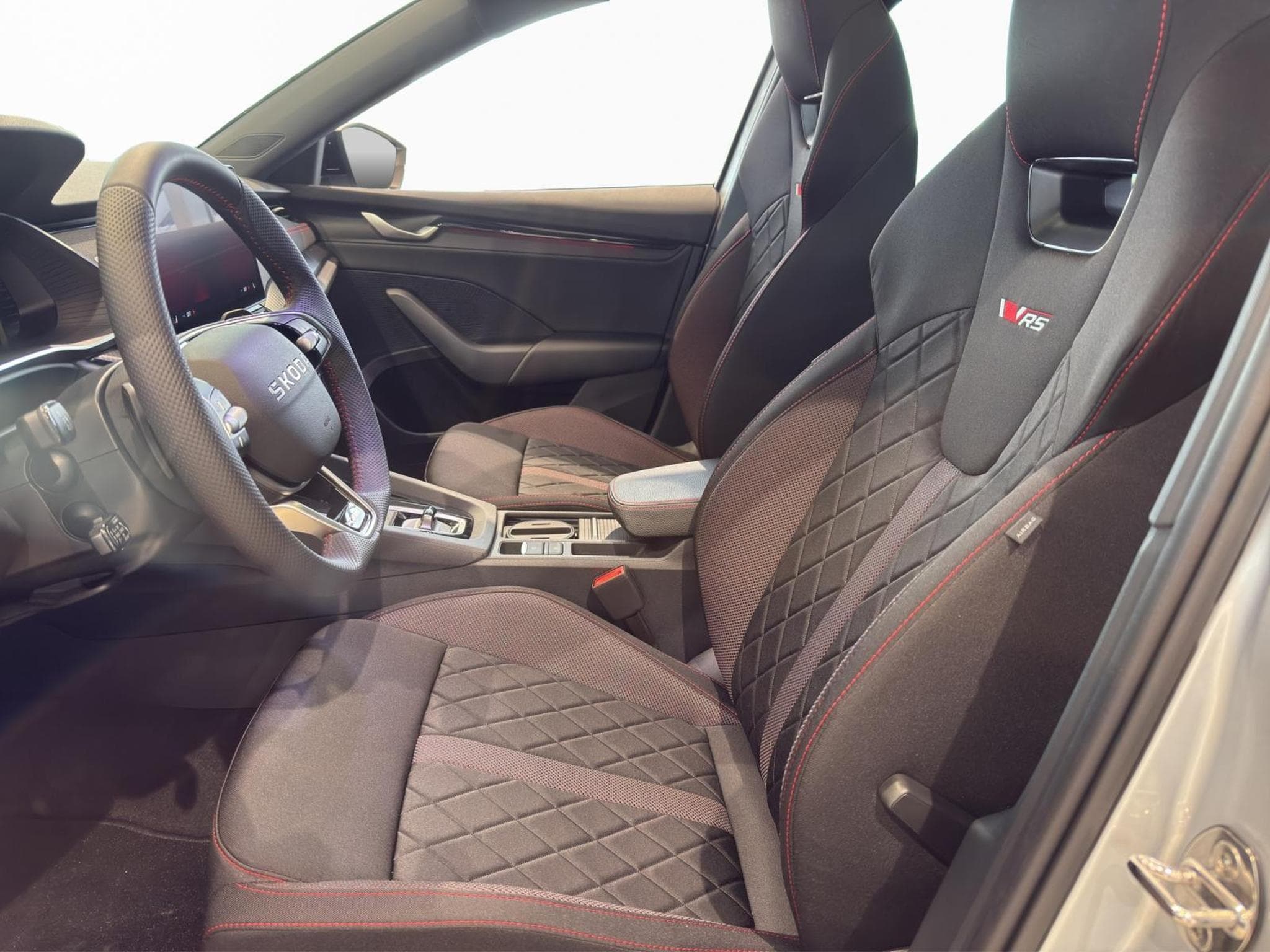 Skoda Octavia RS (2025) - Photo 8