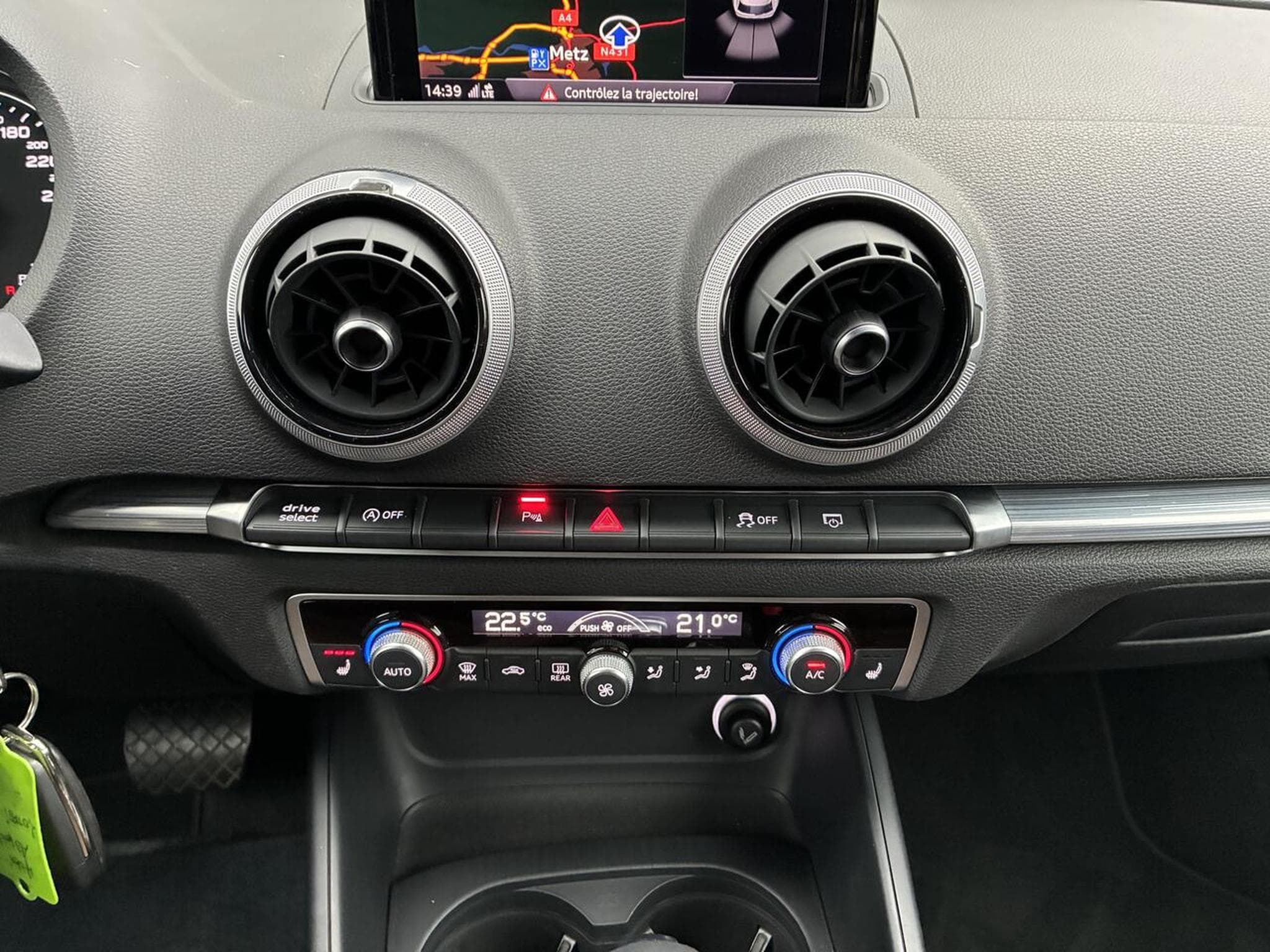 Audi A3 SPORTBACK 2.0 TFSI 190 S-TRONIC 7 S-LINE GPS (2017) - Photo 15