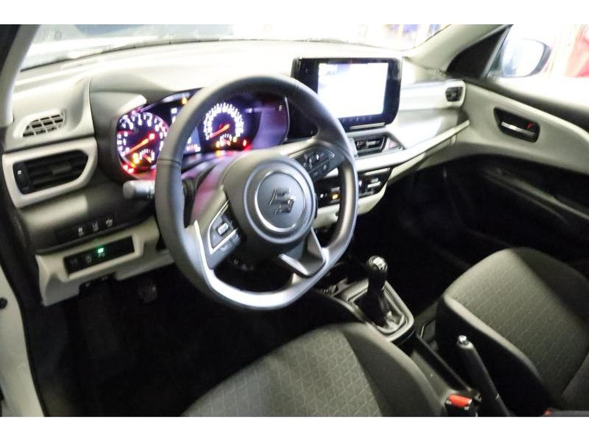 Suzuki Swift GL+ (2025) - Photo 10