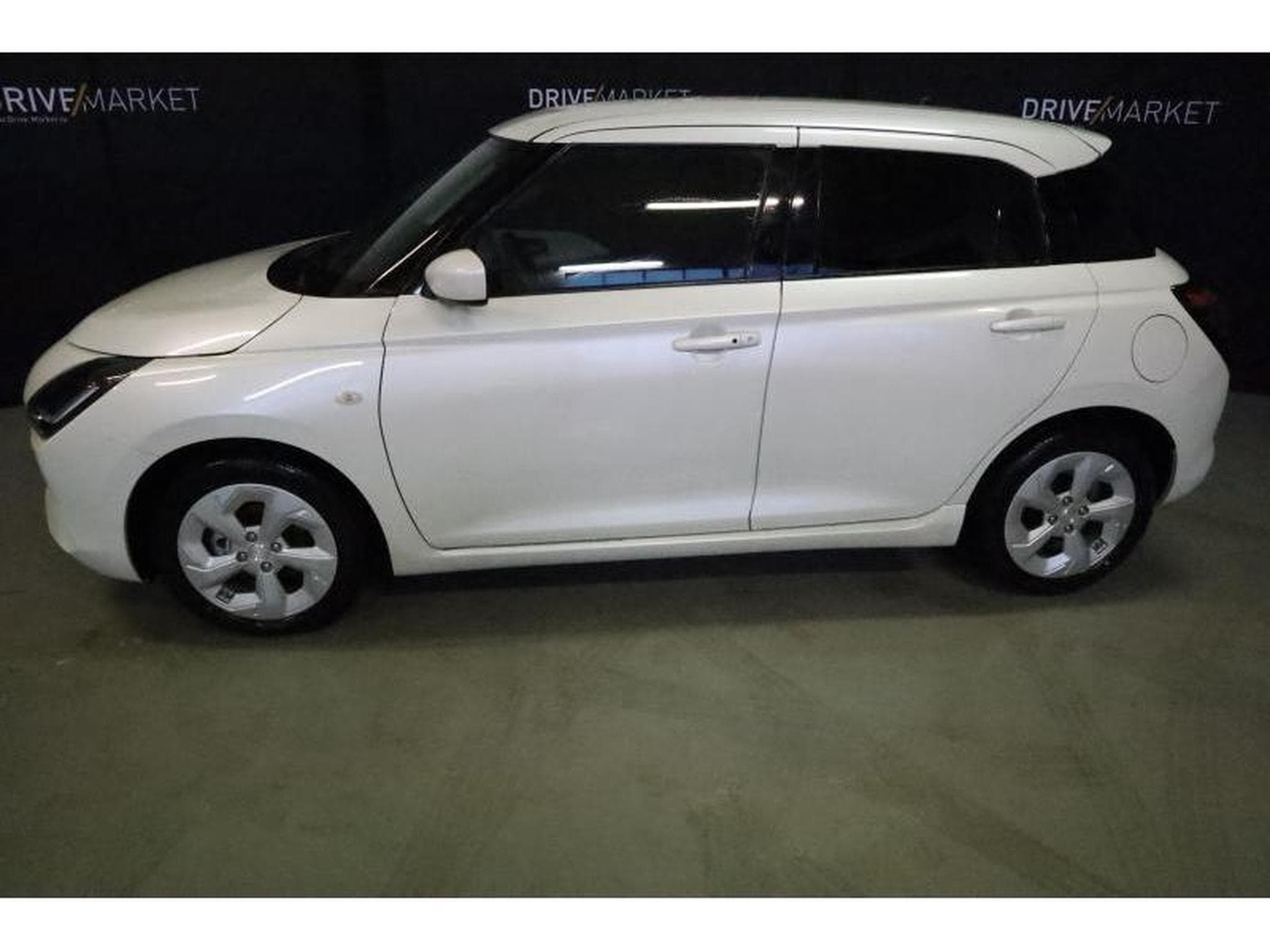 Suzuki Swift GL+ (2025) - Photo 14