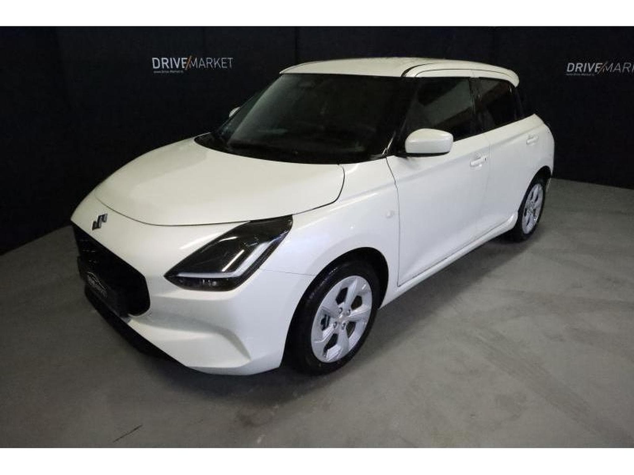 Suzuki Swift GL+ (2025) - Photo 16