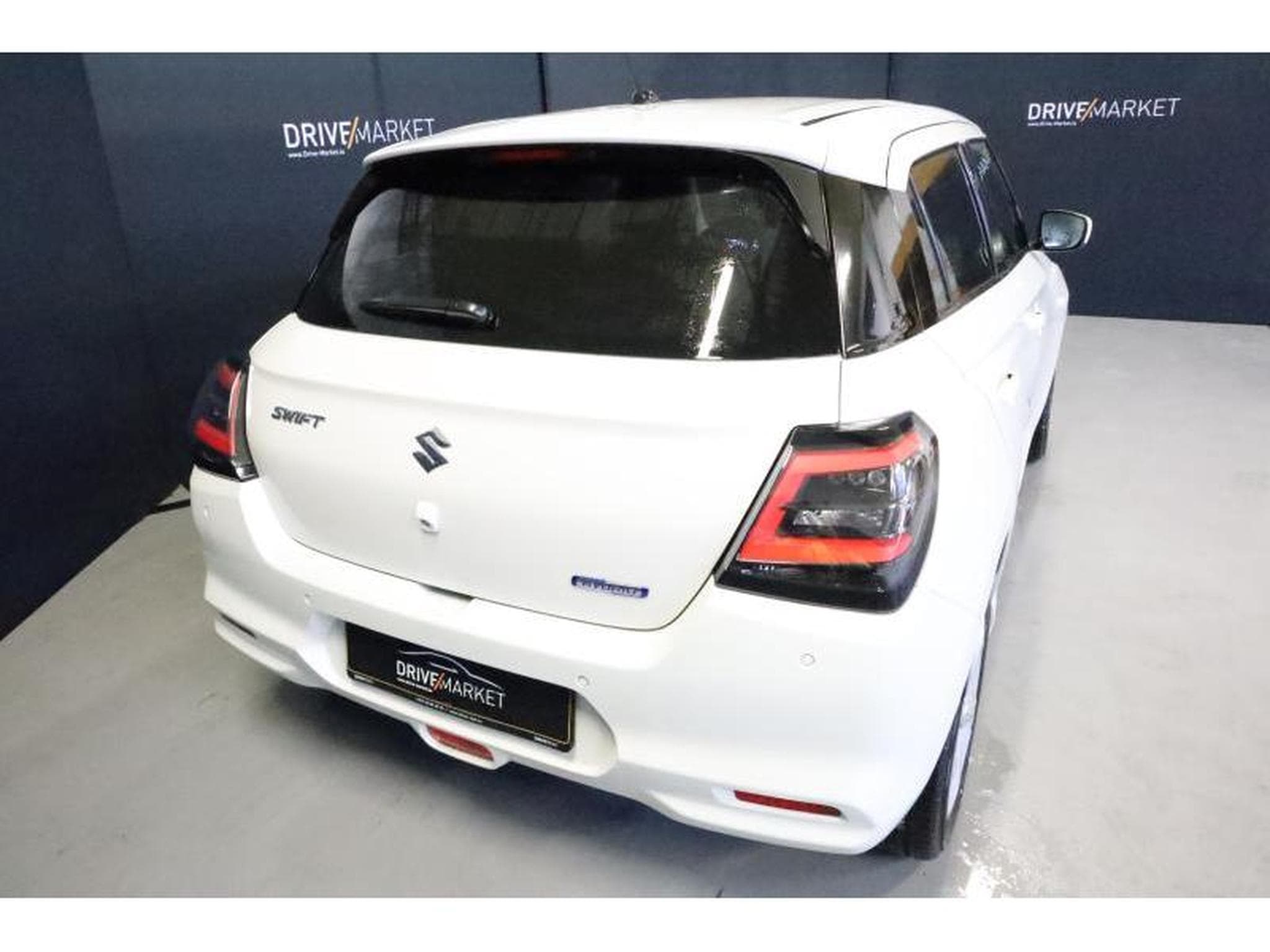 Suzuki Swift GL+ (2025) - Photo 17