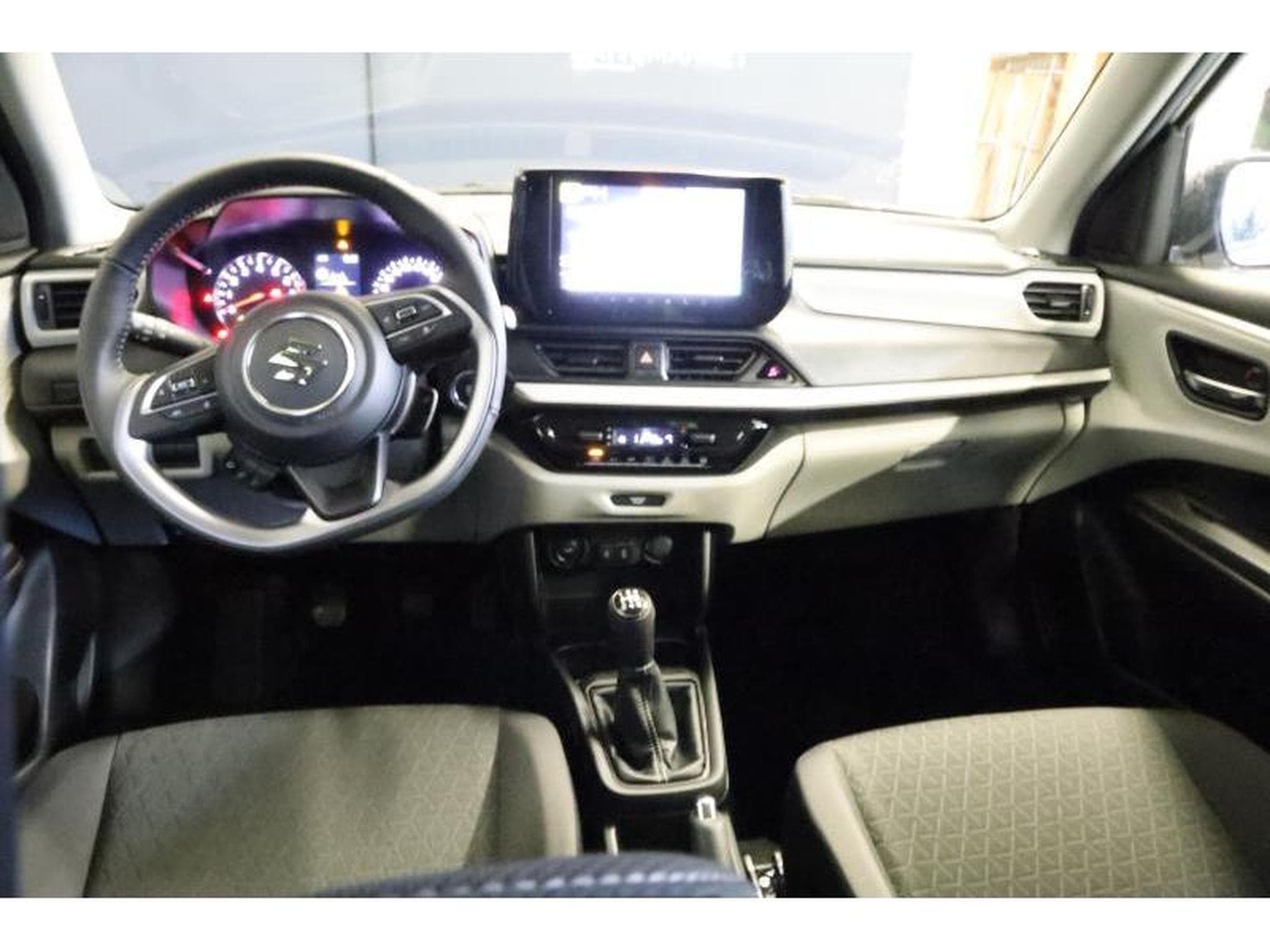 Suzuki Swift GL+ (2025) - Photo 2