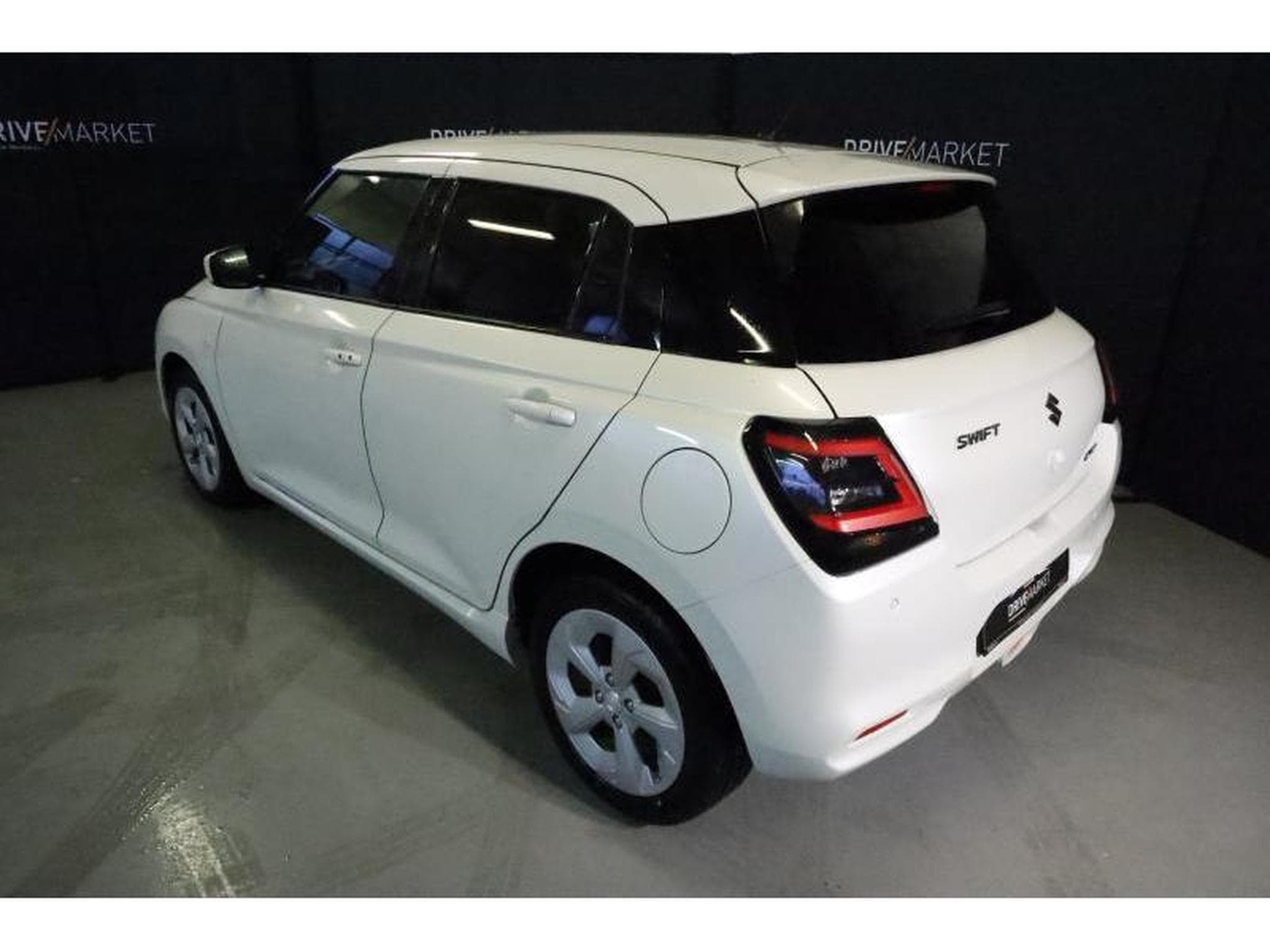 Suzuki Swift GL+ (2025) - Photo 21