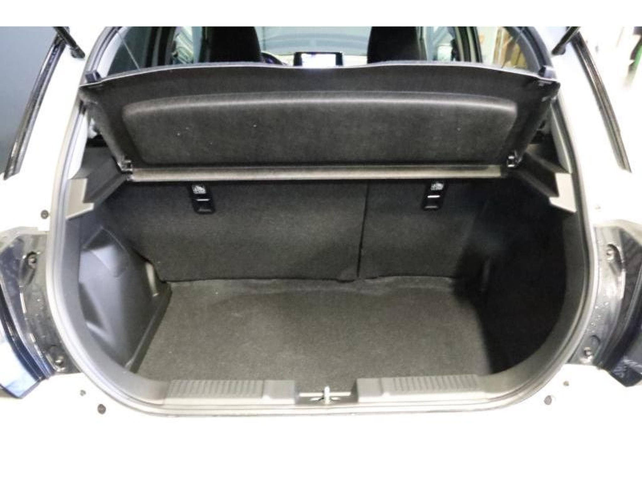 Suzuki Swift GL+ (2025) - Photo 7