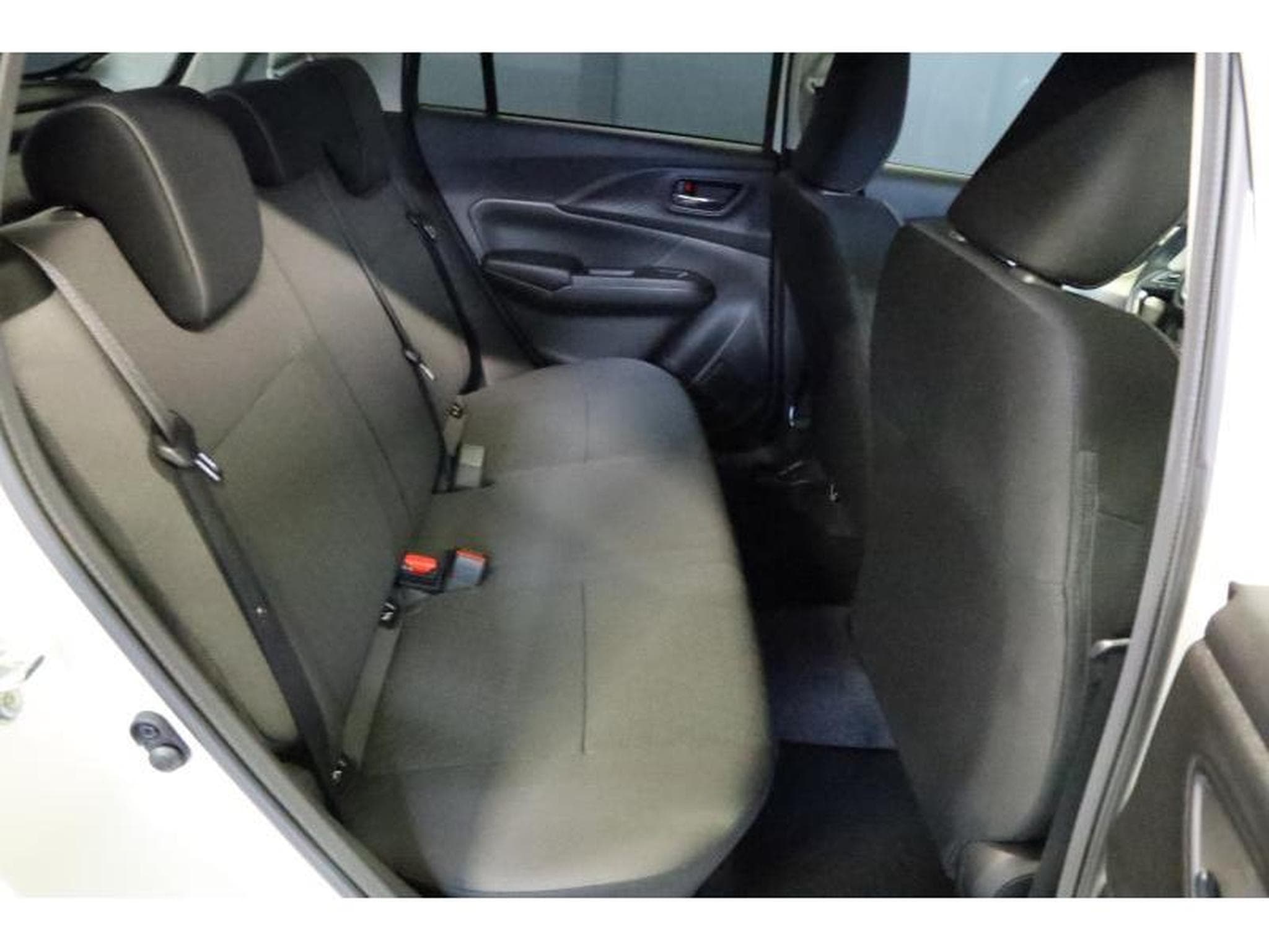 Suzuki Swift GL+ (2025) - Photo 9