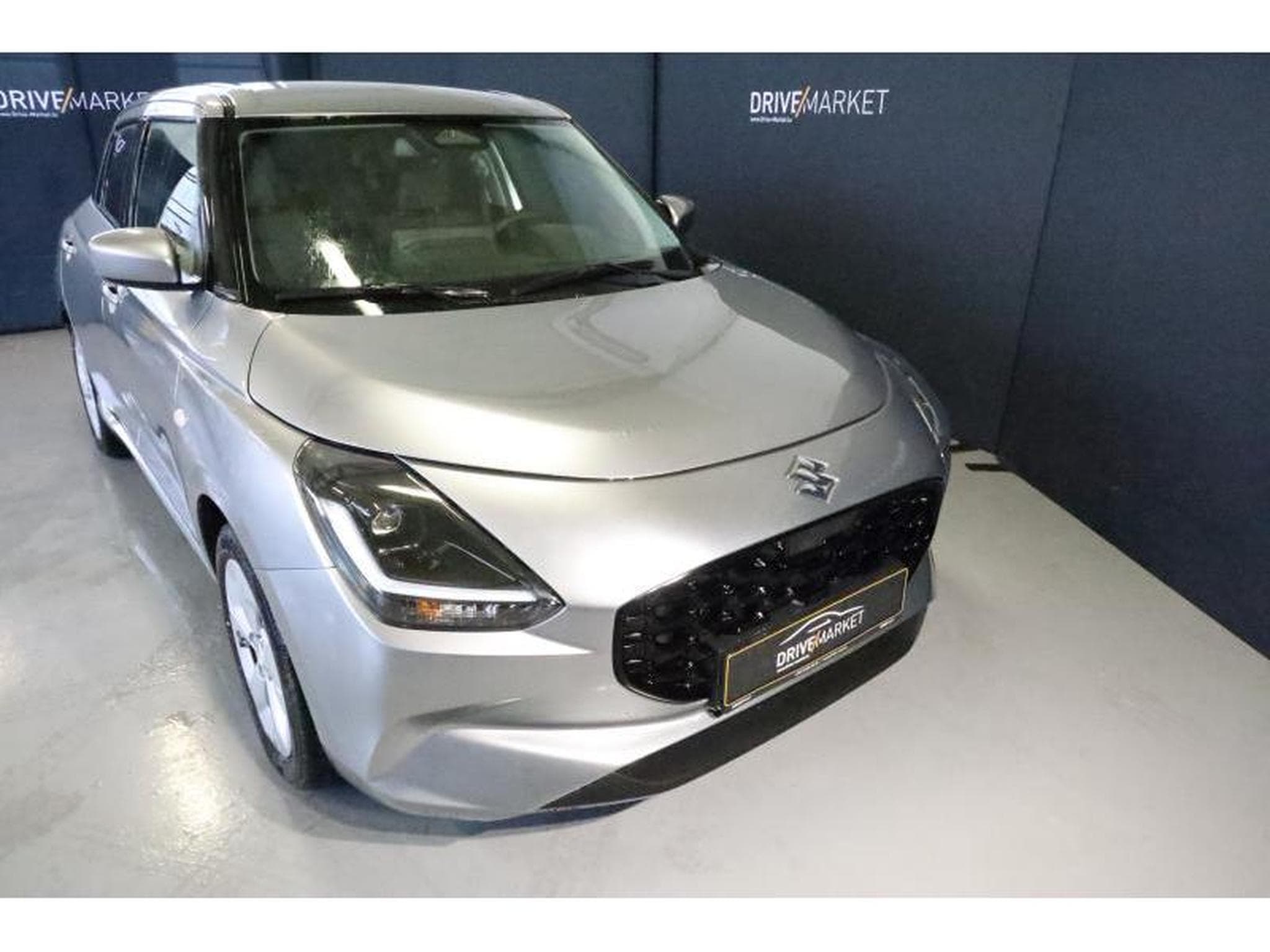 Suzuki Swift GL+ (2025) - Photo 1