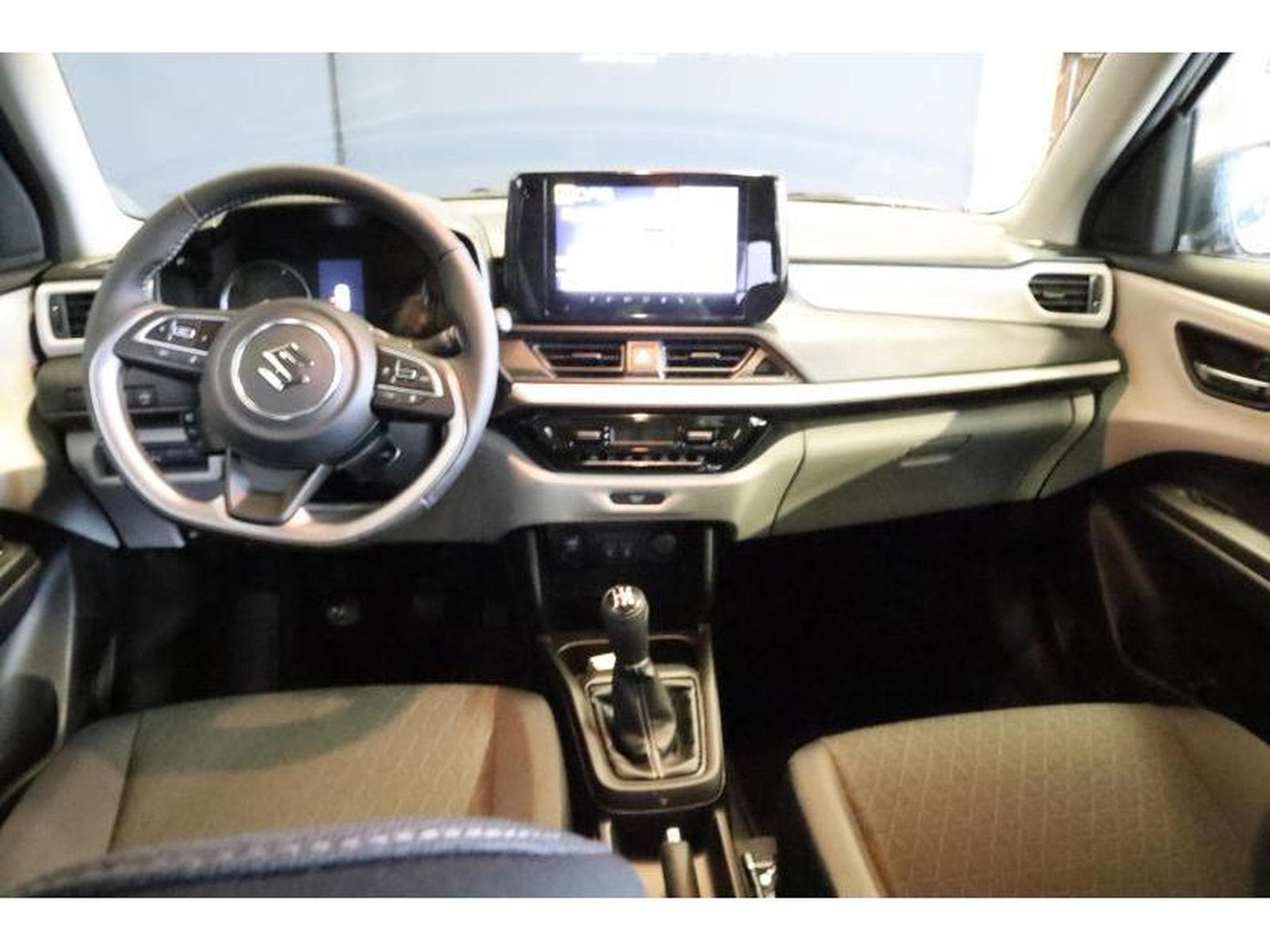 Suzuki Swift GL+ (2025) - Photo 2