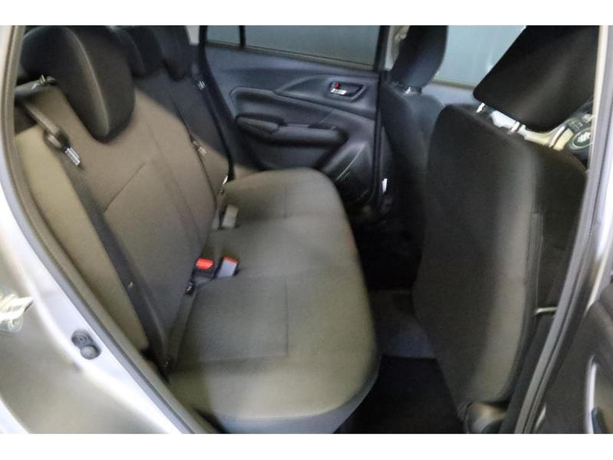 Suzuki Swift GL+ (2025) - Photo 8