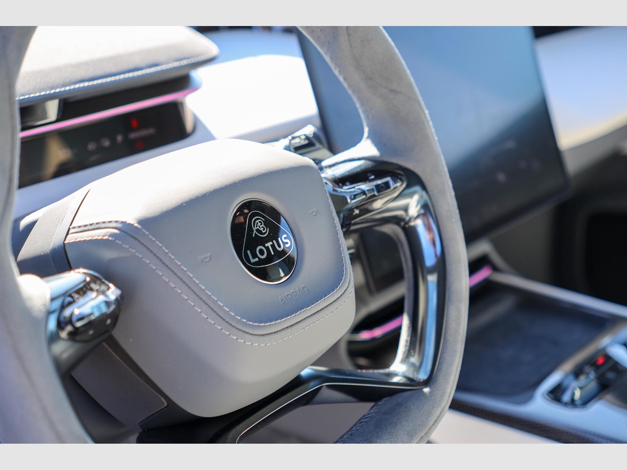 Lotus Emeya R (2024) - Photo 11