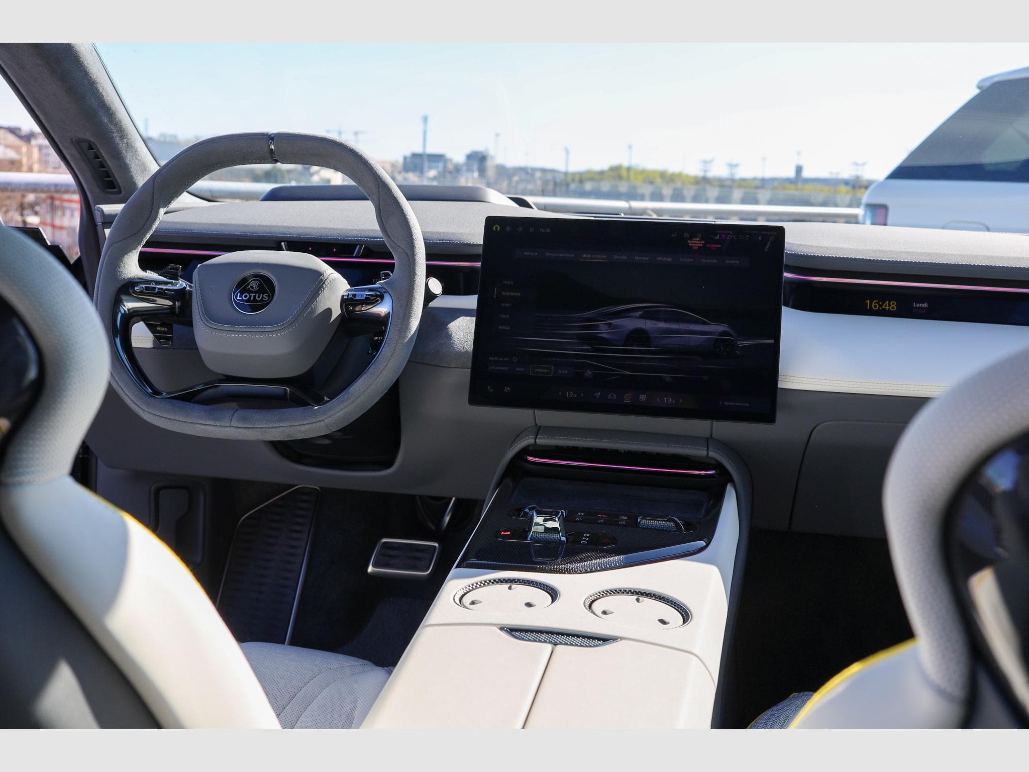 Lotus Emeya R (2024) - Photo 12