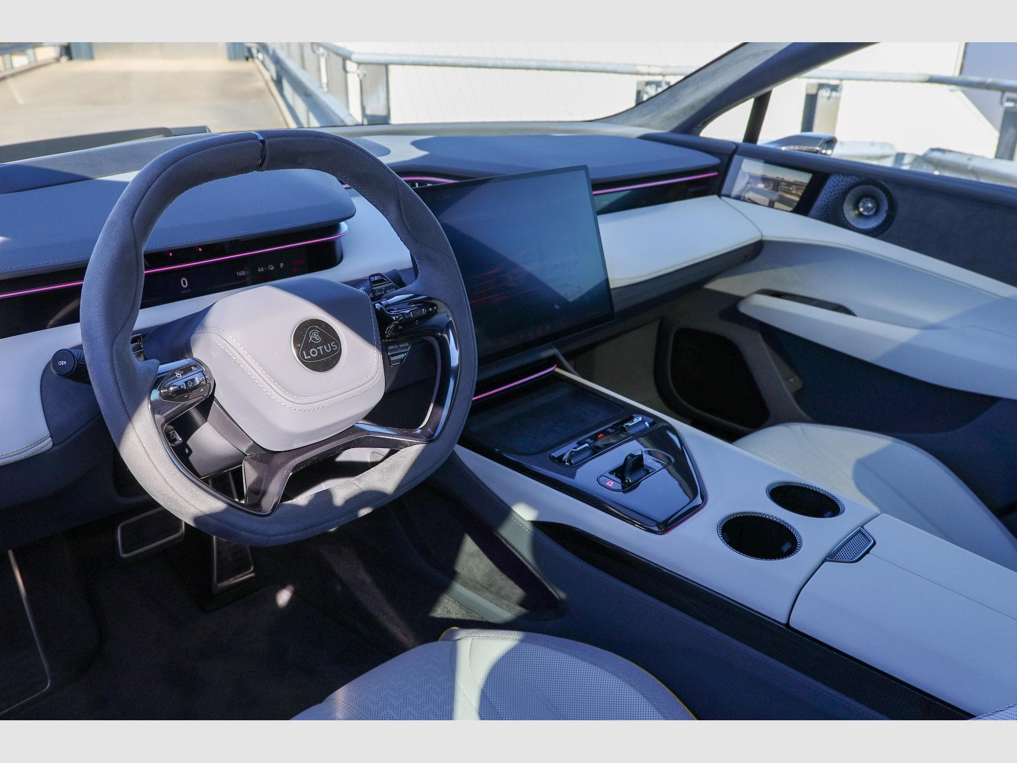 Lotus Emeya R (2024) - Photo 8