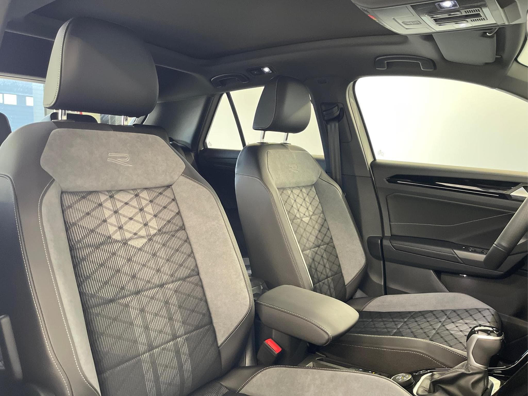 VW T-Roc R-Line (2026) - Foto 16