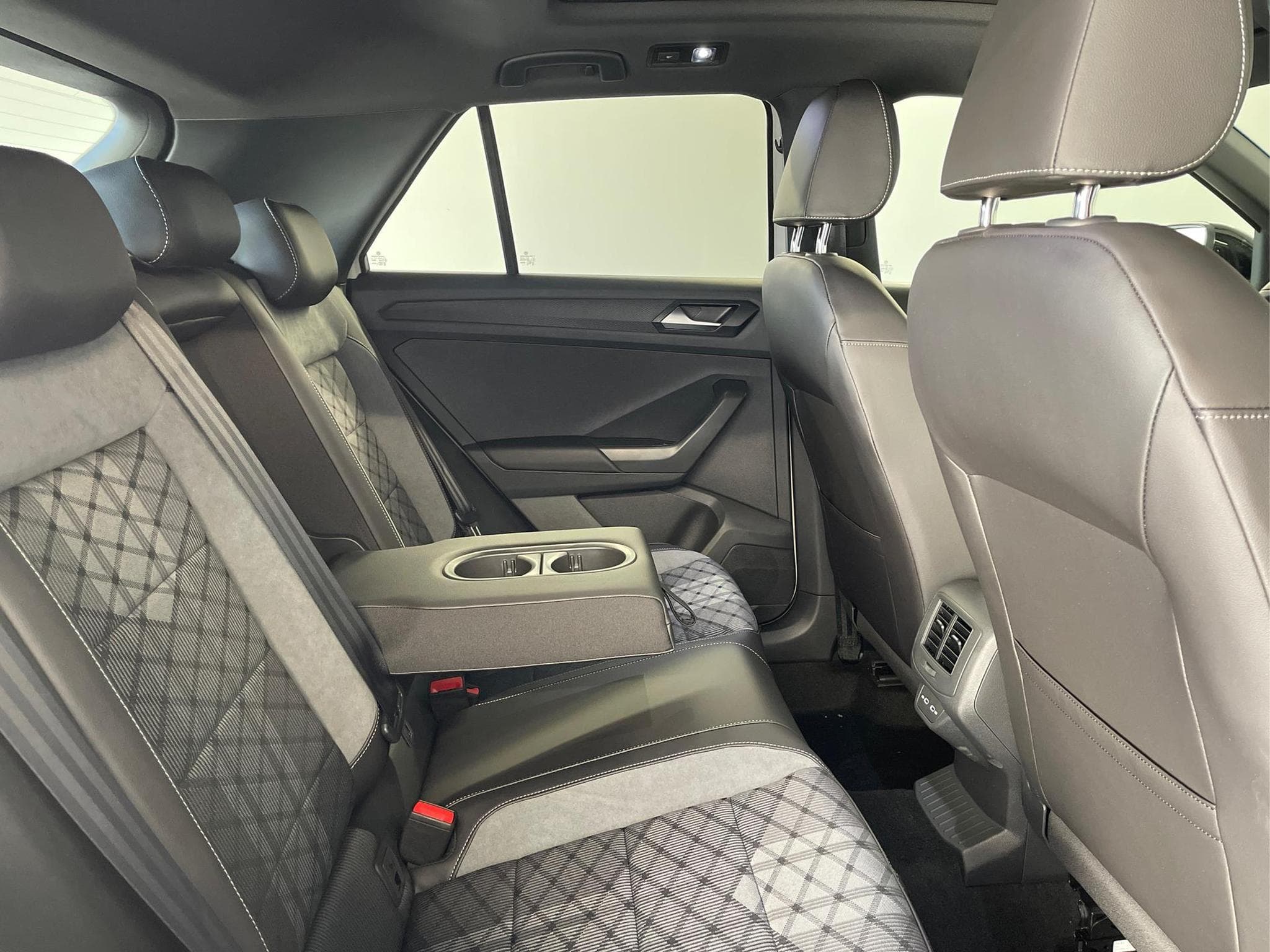 VW T-Roc R-Line (2026) - Foto 18