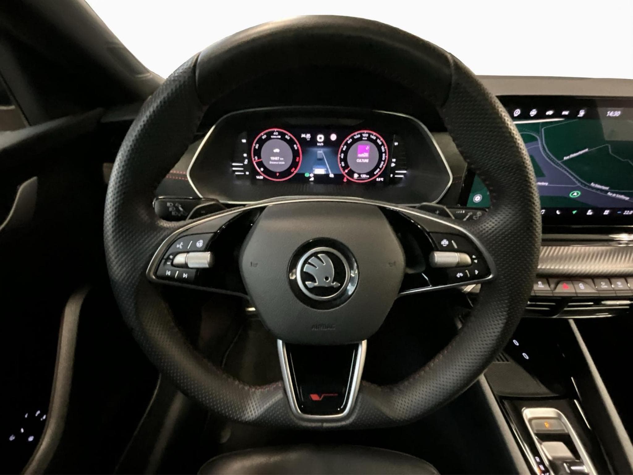 Skoda Octavia RS+DSG+LED+Sound+Head (2024) - Foto 10