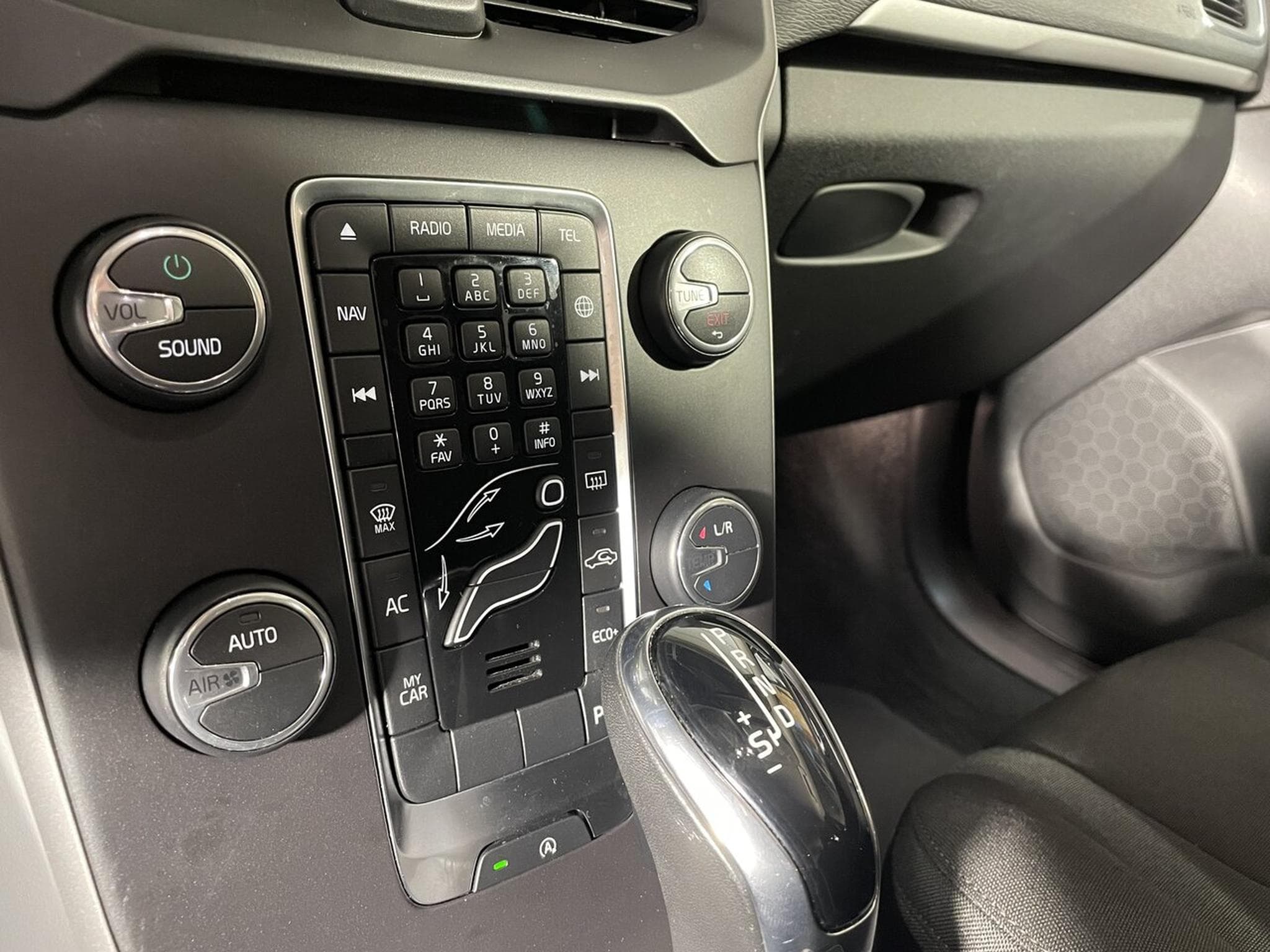 Volvo V40 D2 120 CV GEARTRONIC MOMENTUM GPS (2018) - Photo 4