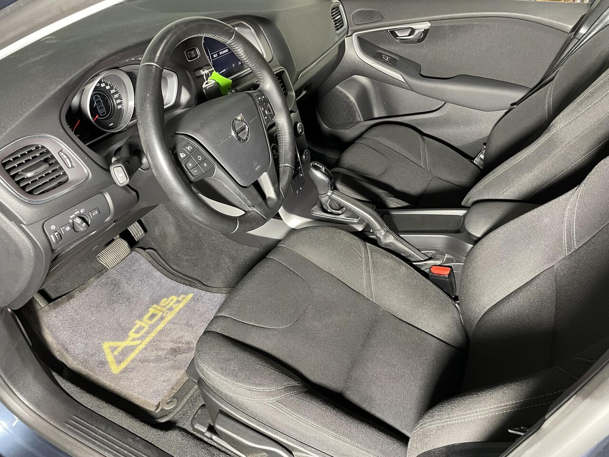 Volvo V40 D2 120 CV GEARTRONIC MOMENTUM GPS (2018) - Photo 6