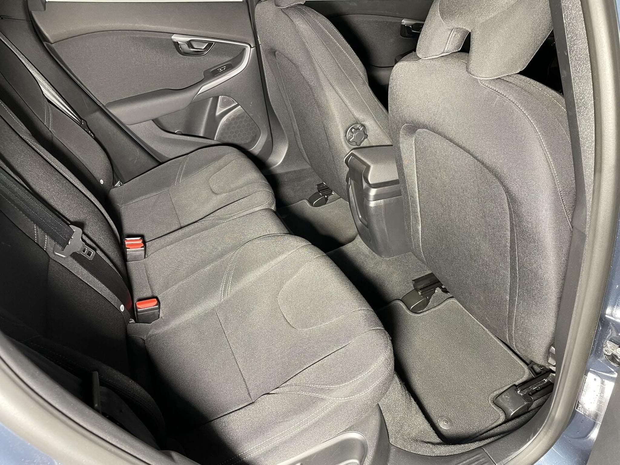 Volvo V40 D2 120 CV GEARTRONIC MOMENTUM GPS (2018) - Photo 9