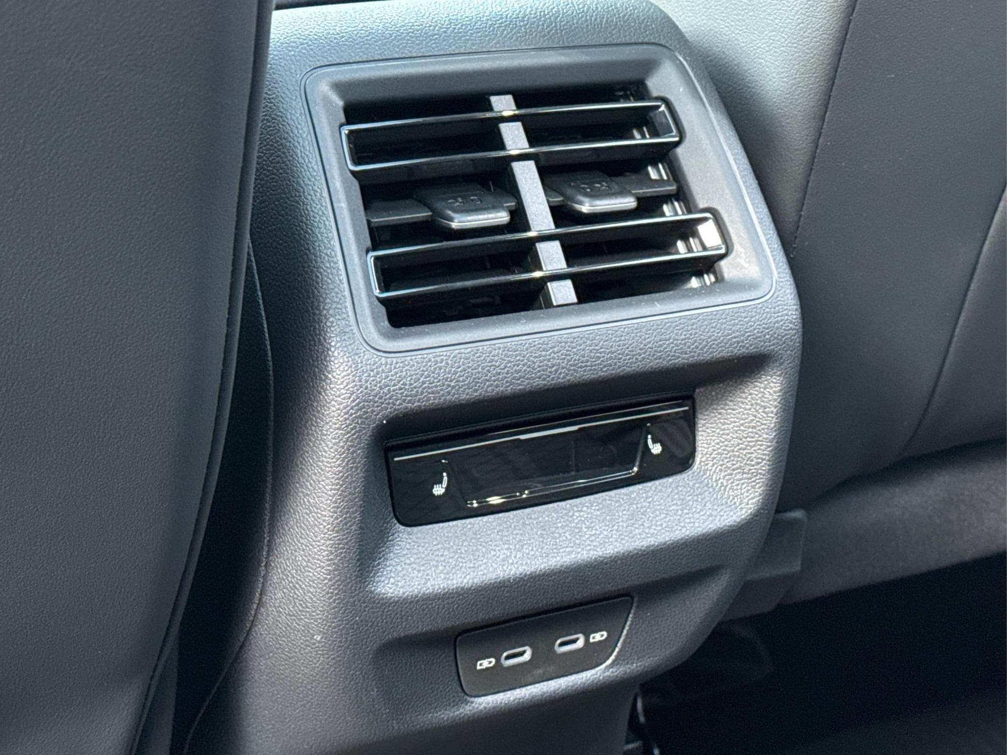 VW Tiguan R-Line Edition (2025) - Photo 18