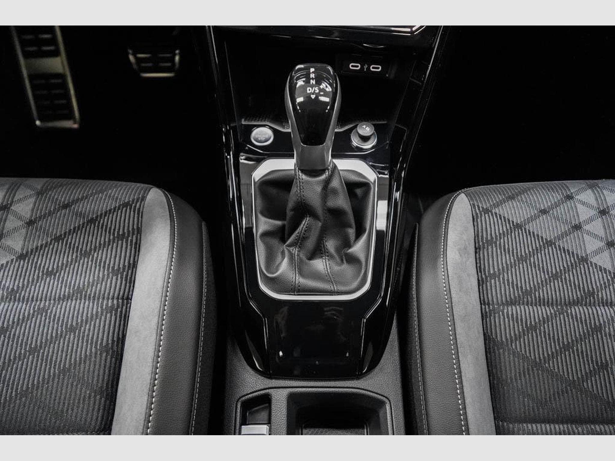 VW T-Roc 1,5 TSI DSG (2025) - Foto 11