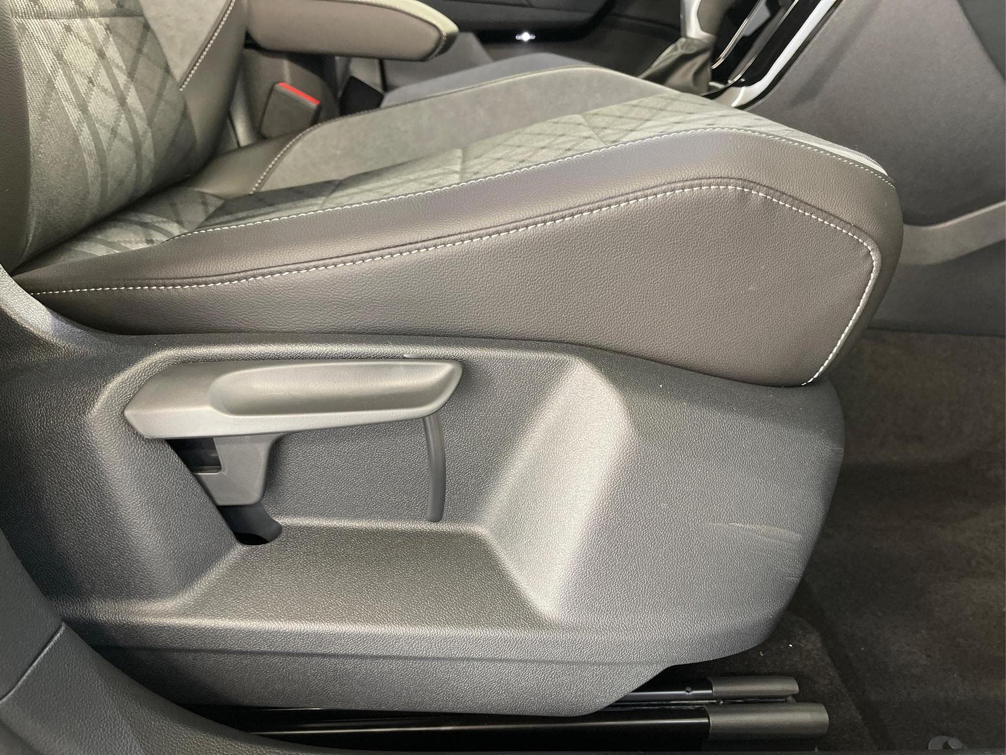 VW T-Roc R-Line (2026) - Foto 17