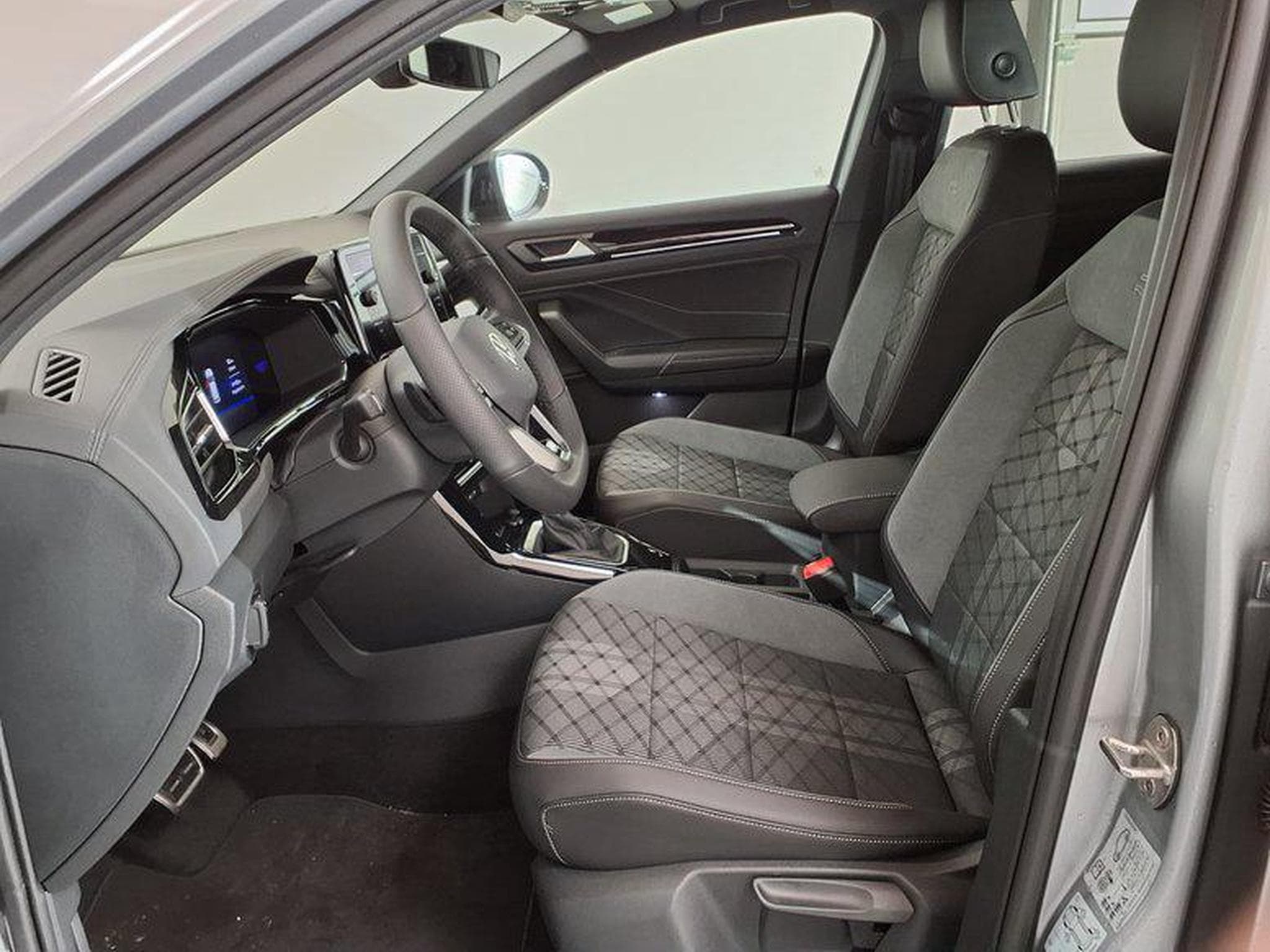 VW T-Roc R-Line 1.5 TSI 7-Gang-DSG (2025) - Foto 9