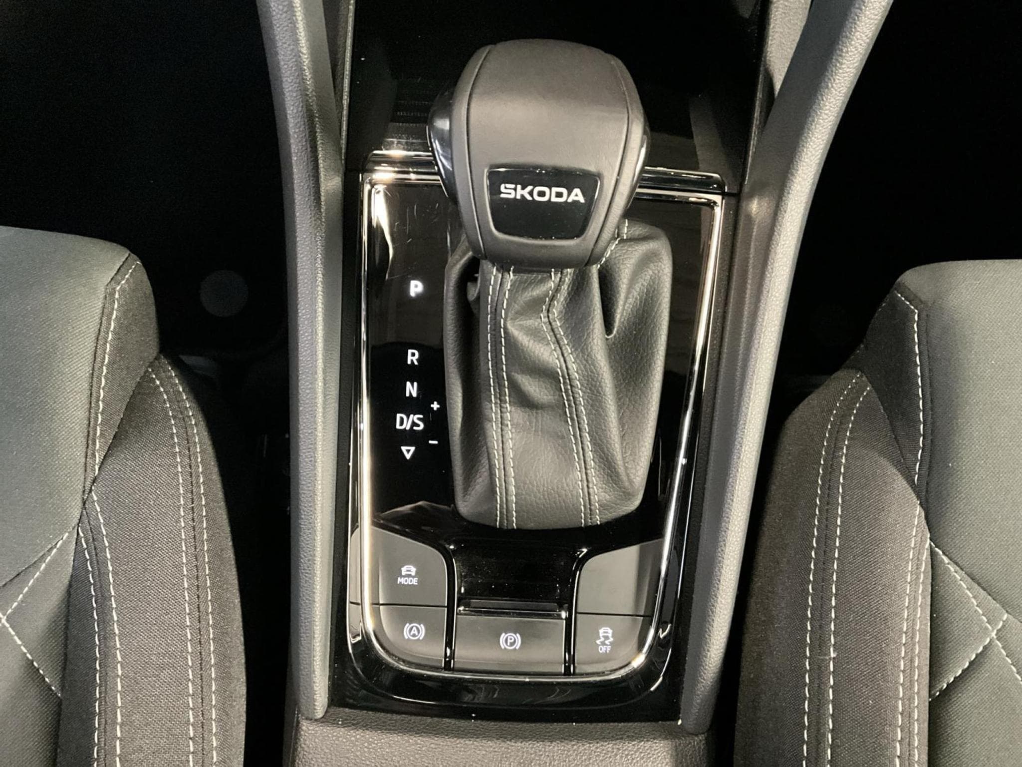 Skoda Karoq Sportline+DSG+Navi+LED (2025) - Foto 12