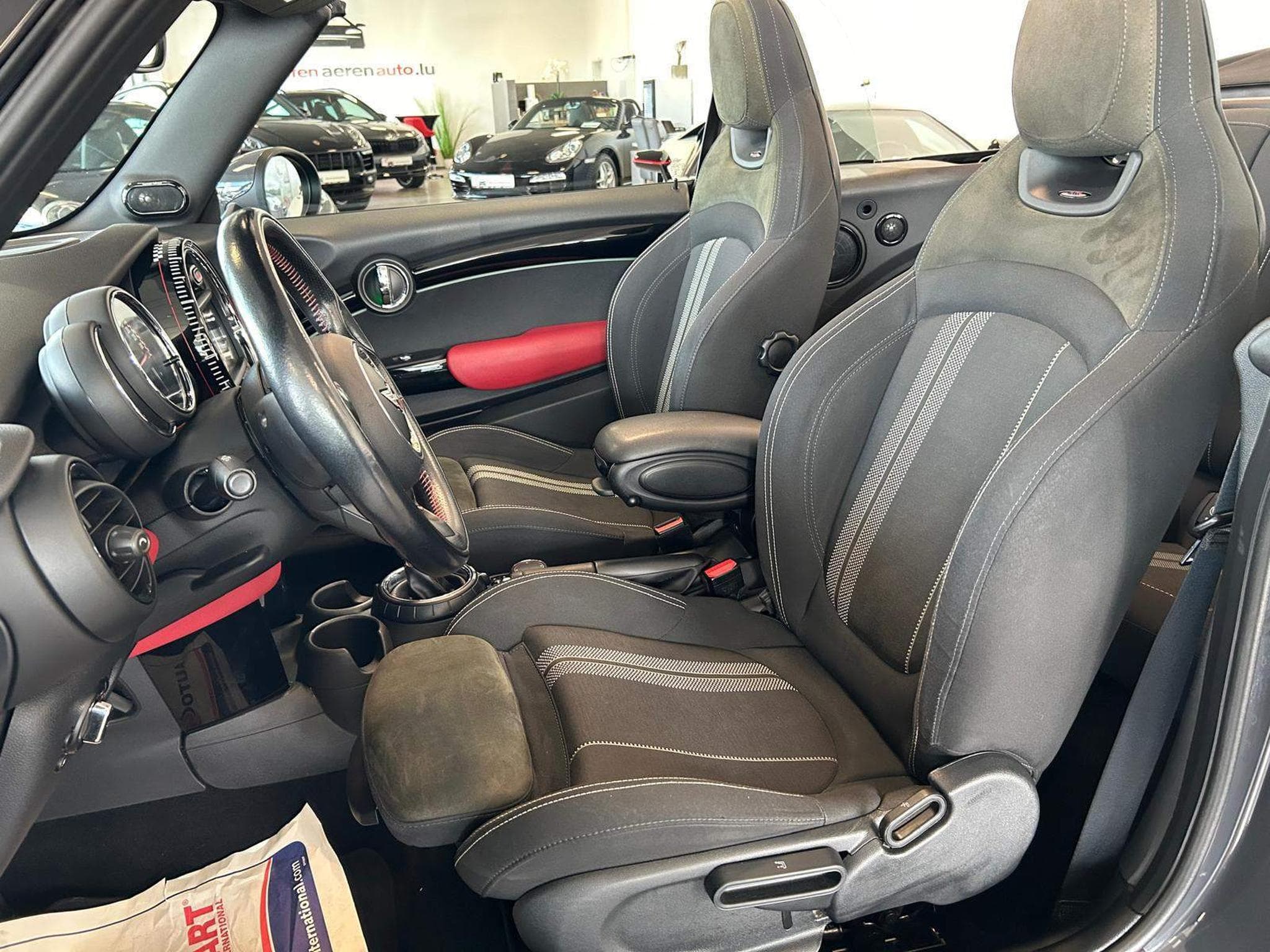 Mini Cabrio Cooper John Cooper Works (2017) - Foto 12