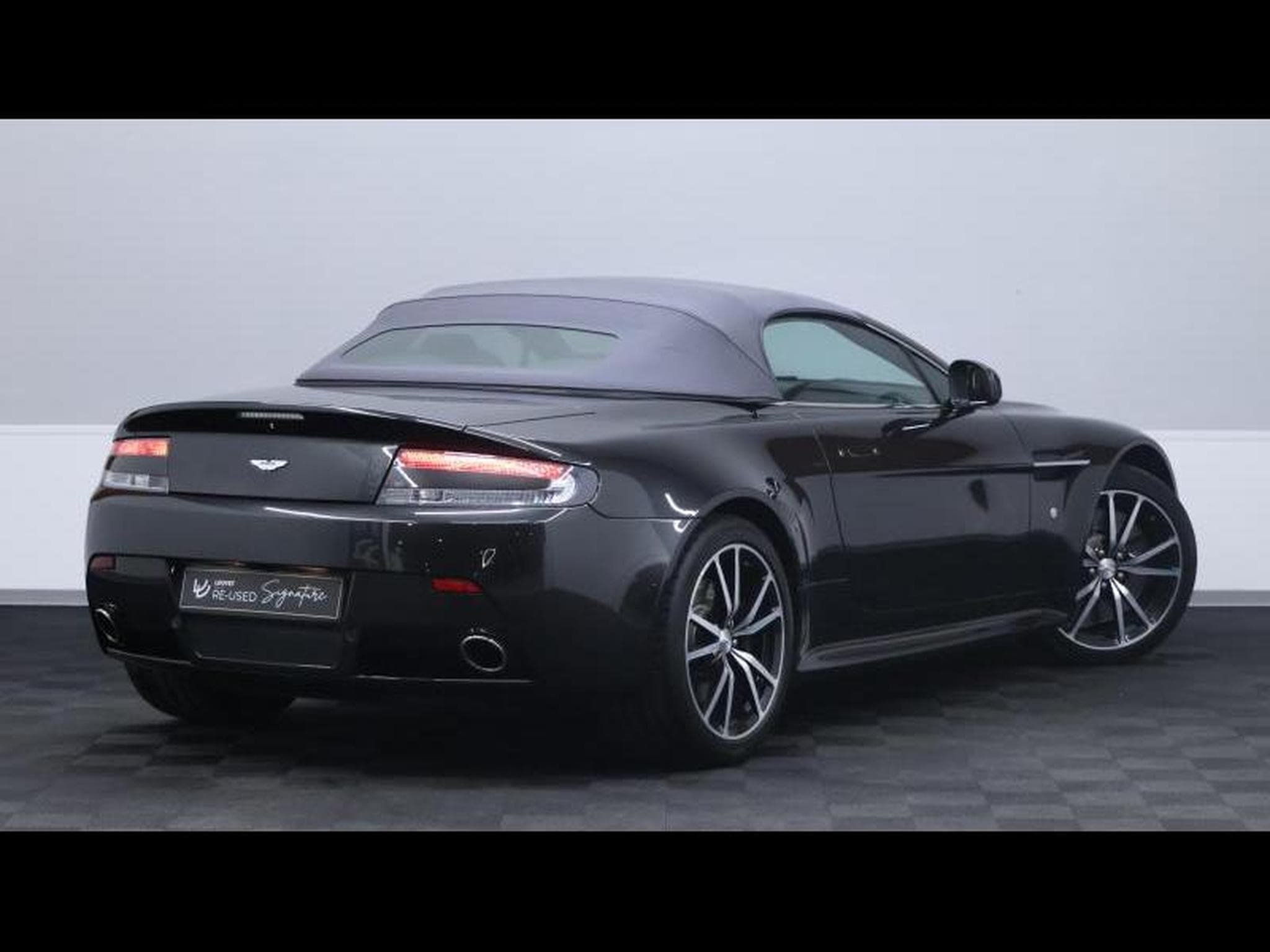 Aston-Martin V8 Vantage 4.7 S Roadster SP10 (2015) - Photo 11