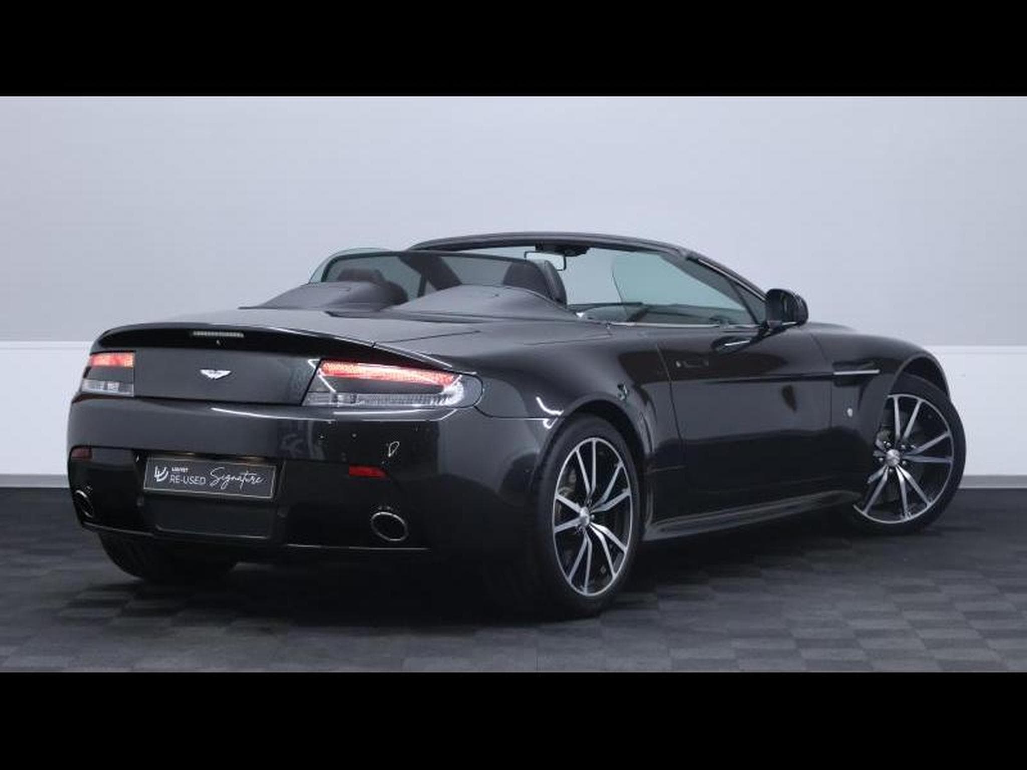 Aston-Martin V8 Vantage 4.7 S Roadster SP10 (2015) - Photo 13