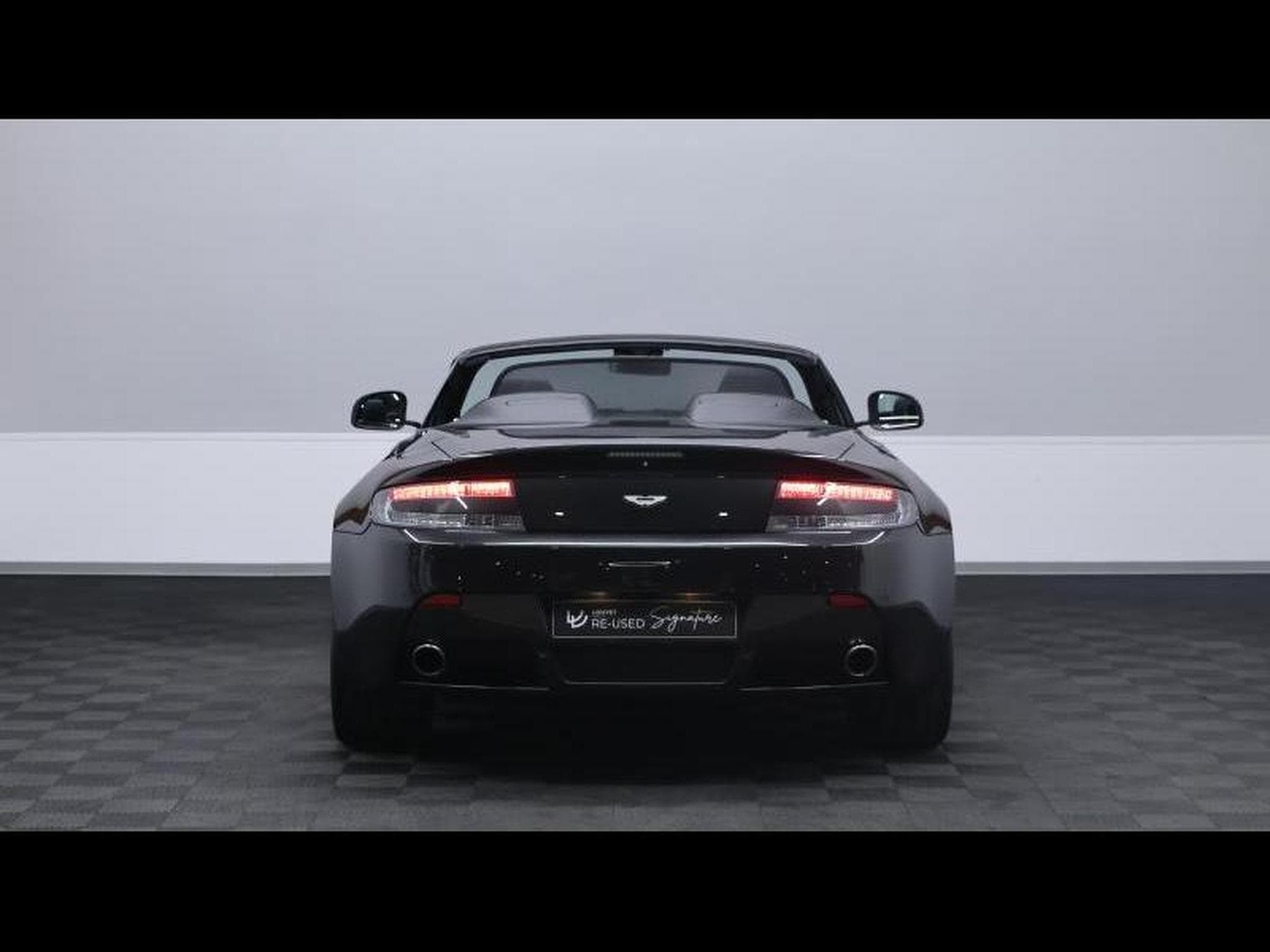 Aston-Martin V8 Vantage 4.7 S Roadster SP10 (2015) - Photo 16