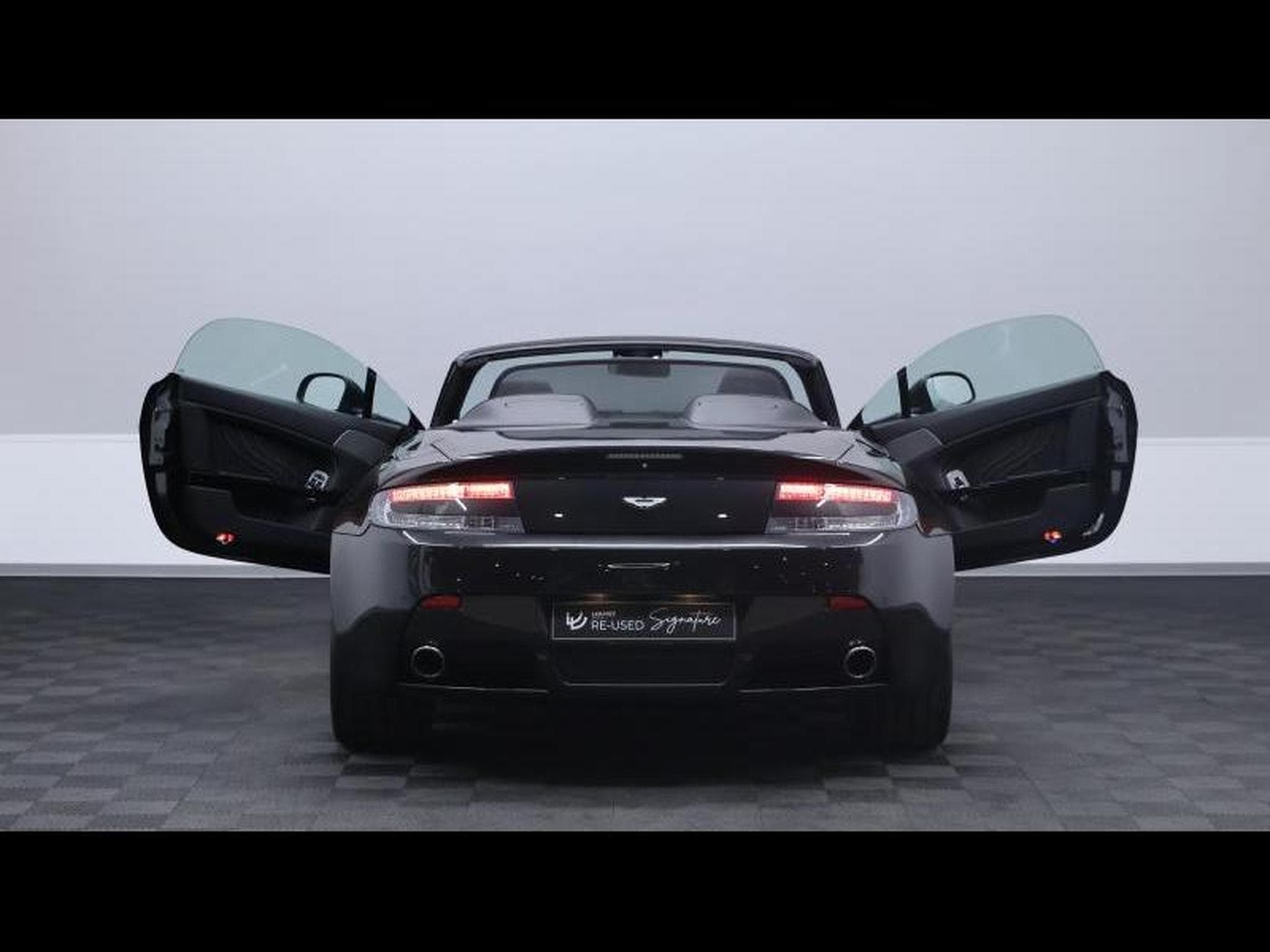 Aston-Martin V8 Vantage 4.7 S Roadster SP10 (2015) - Photo 17