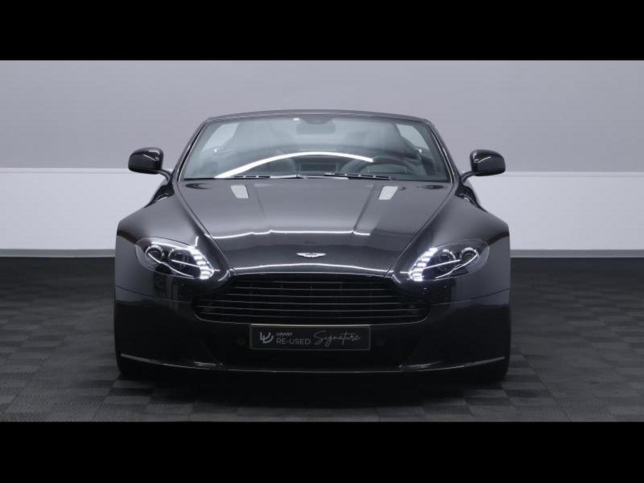 Aston-Martin V8 Vantage 4.7 S Roadster SP10 (2015) - Photo 2