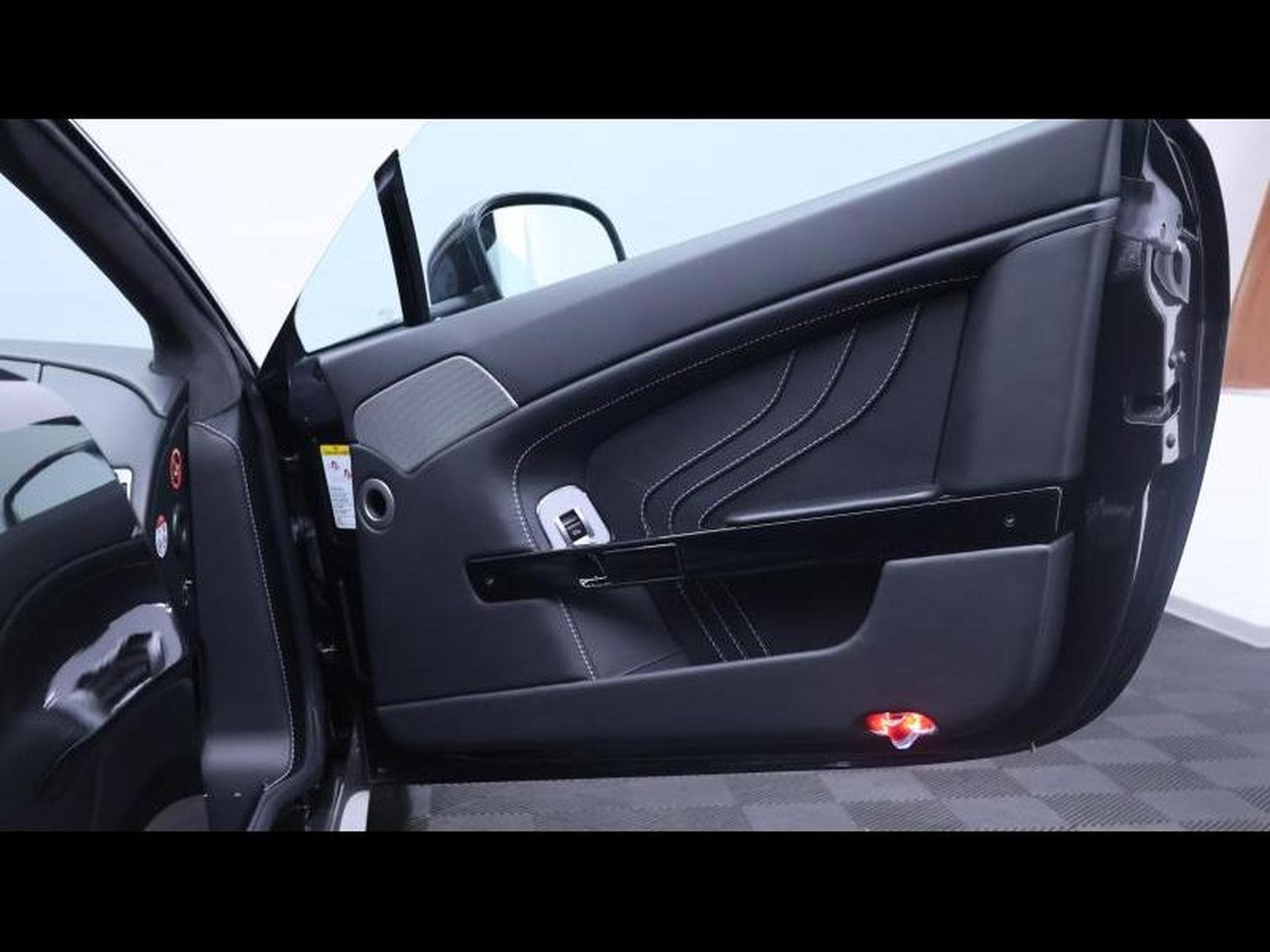 Aston-Martin V8 Vantage 4.7 S Roadster SP10 (2015) - Photo 21